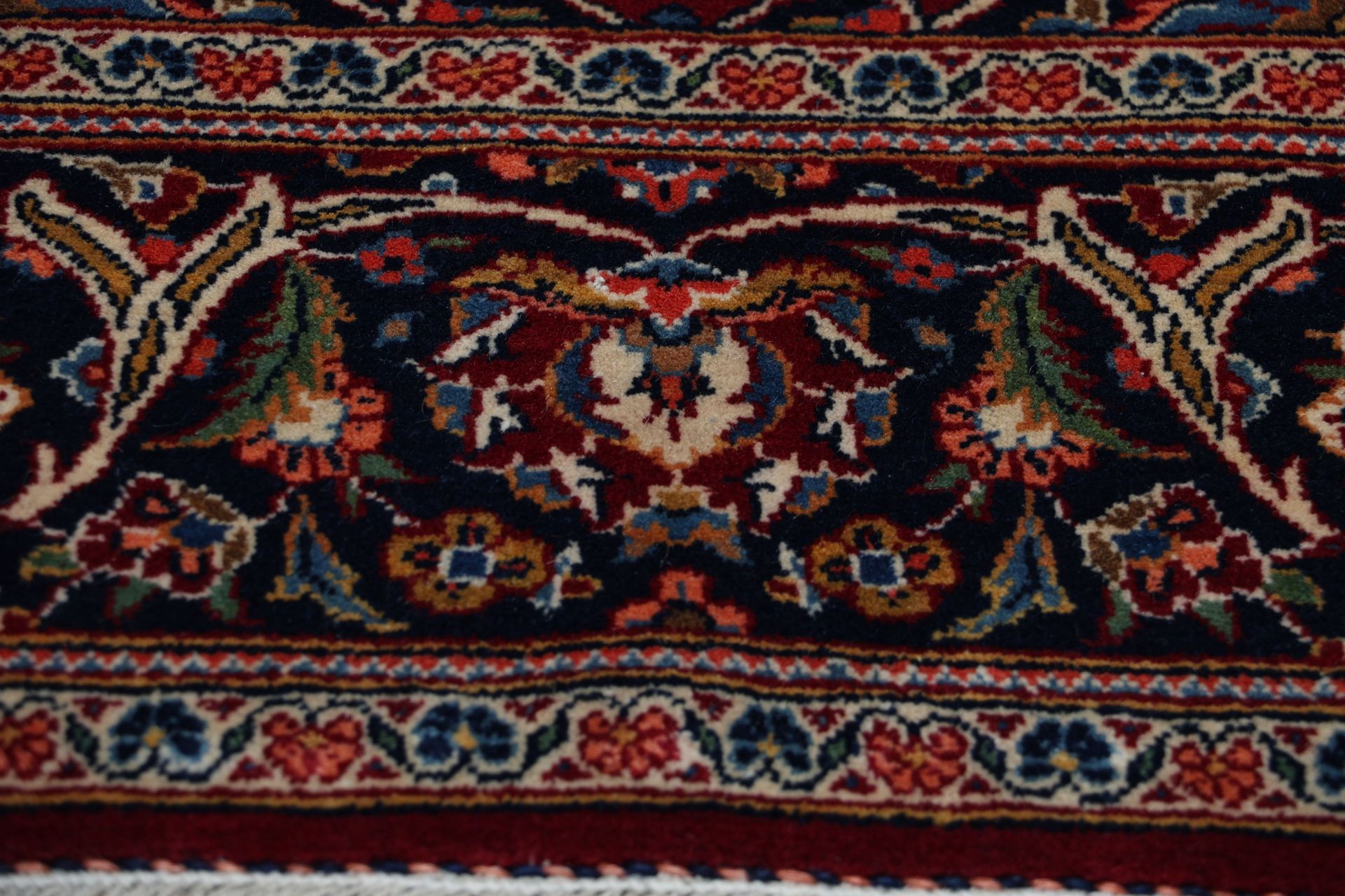 Antiker Kashan Perserteppich aus Iran, 131 × 205 cm