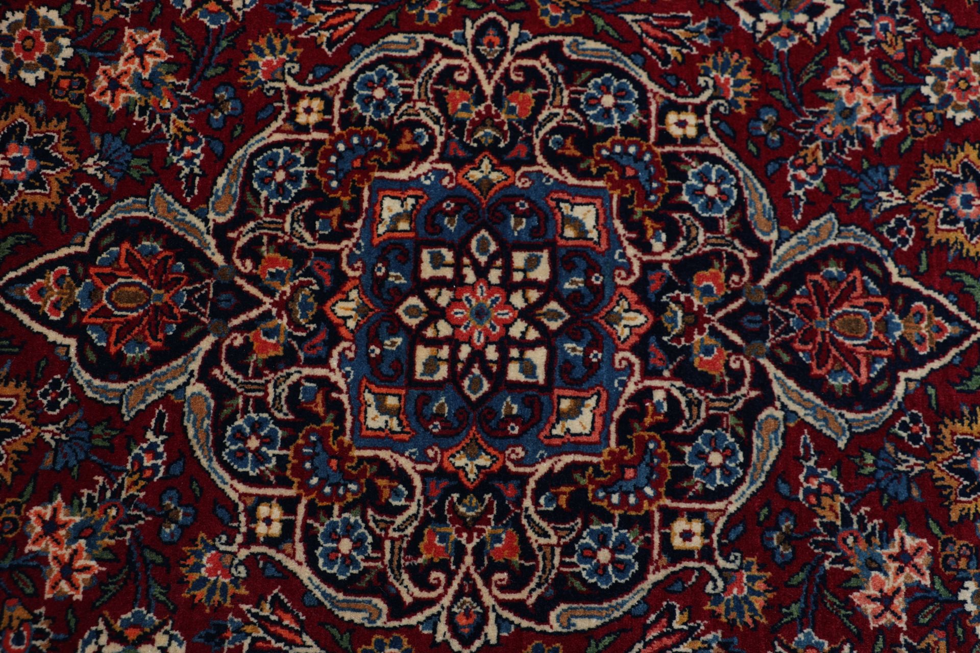 Antiker Kashan Perserteppich aus Iran, 131 × 205 cm