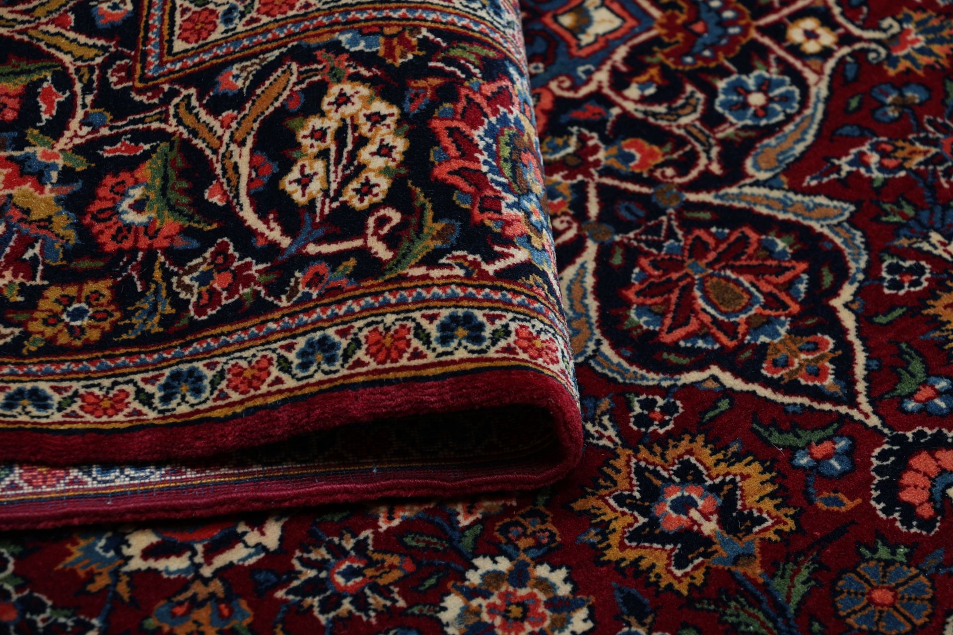 Antiker Kashan Perserteppich aus Iran, 131 × 205 cm