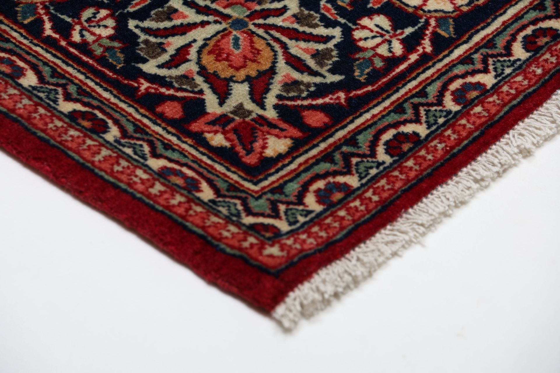 Antiker Kashan Perserteppich aus Iran, 135 × 205 cm