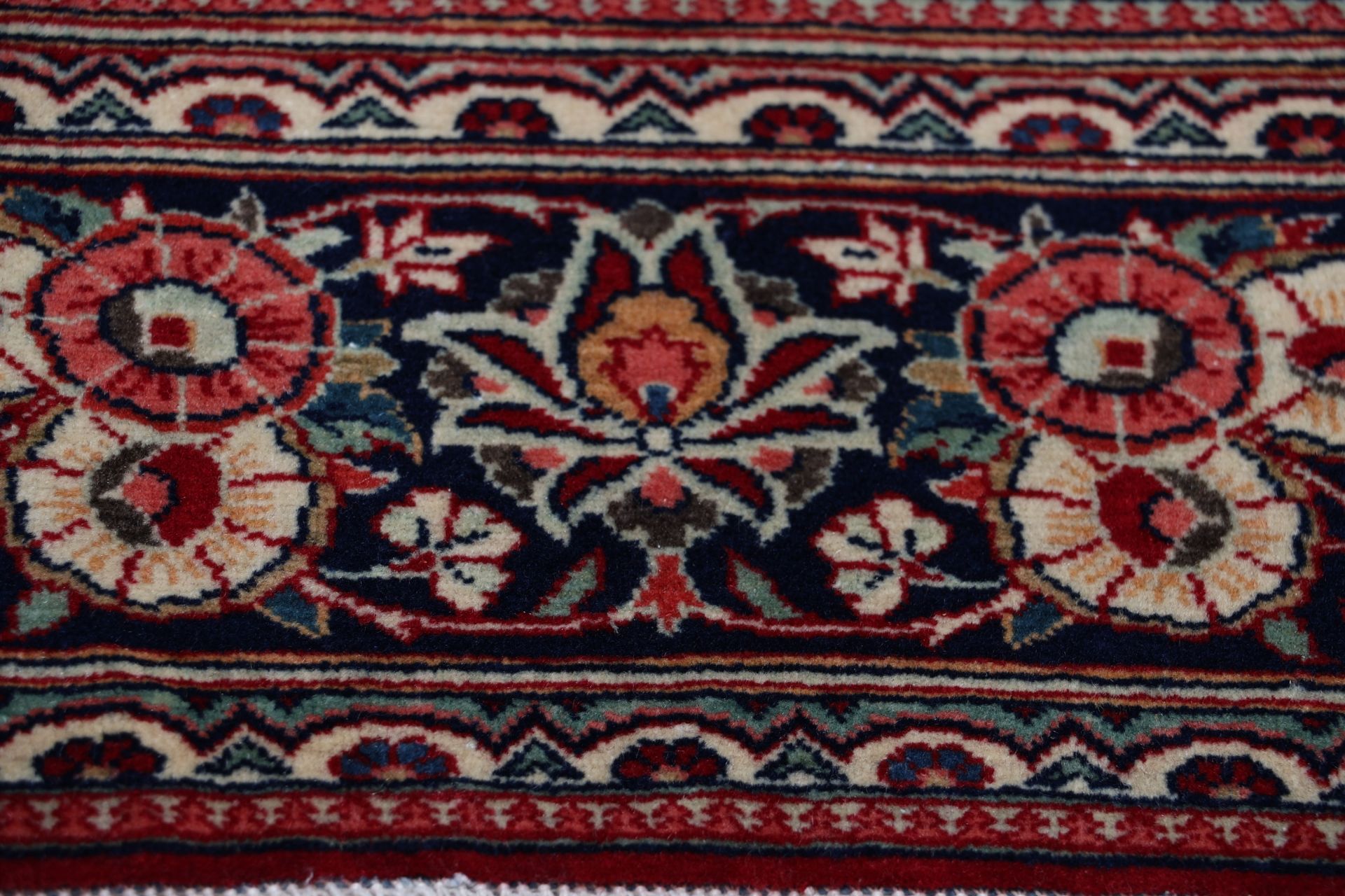 Antiker Kashan Perserteppich aus Iran, 135 × 205 cm