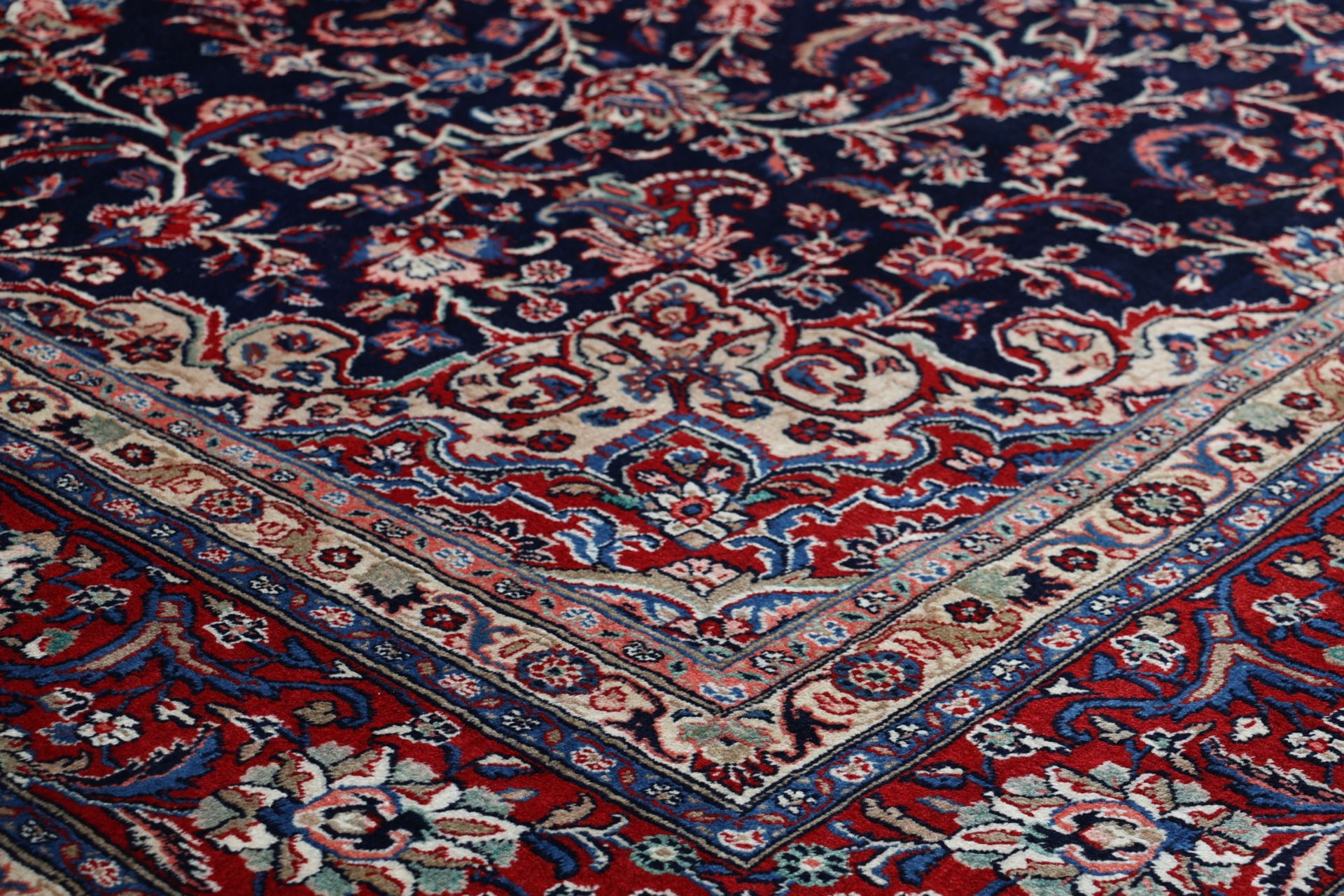 Handgeknüpfter Perserteppich 258 × 380 cm
