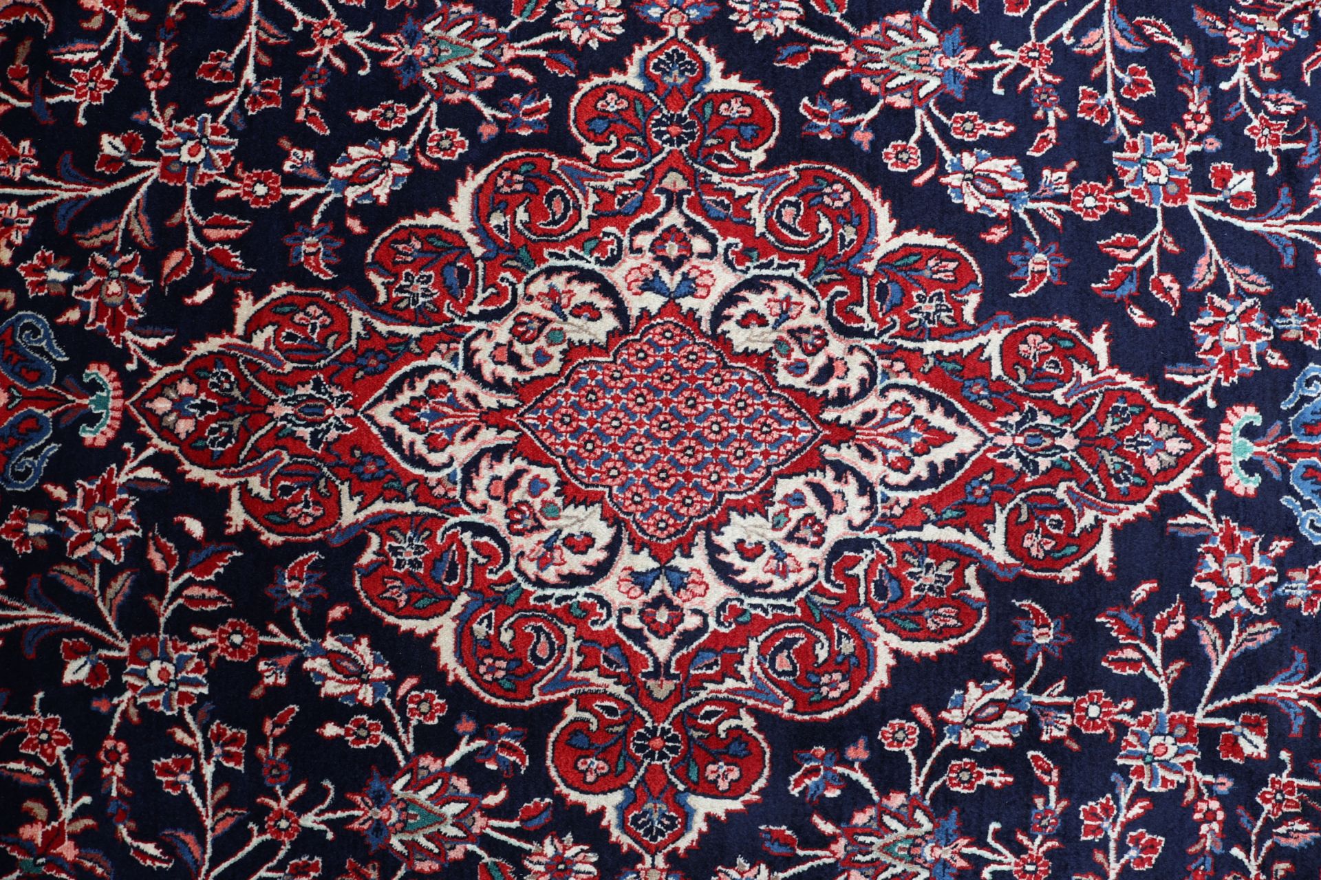 Handgeknüpfter Perserteppich 258 × 380 cm