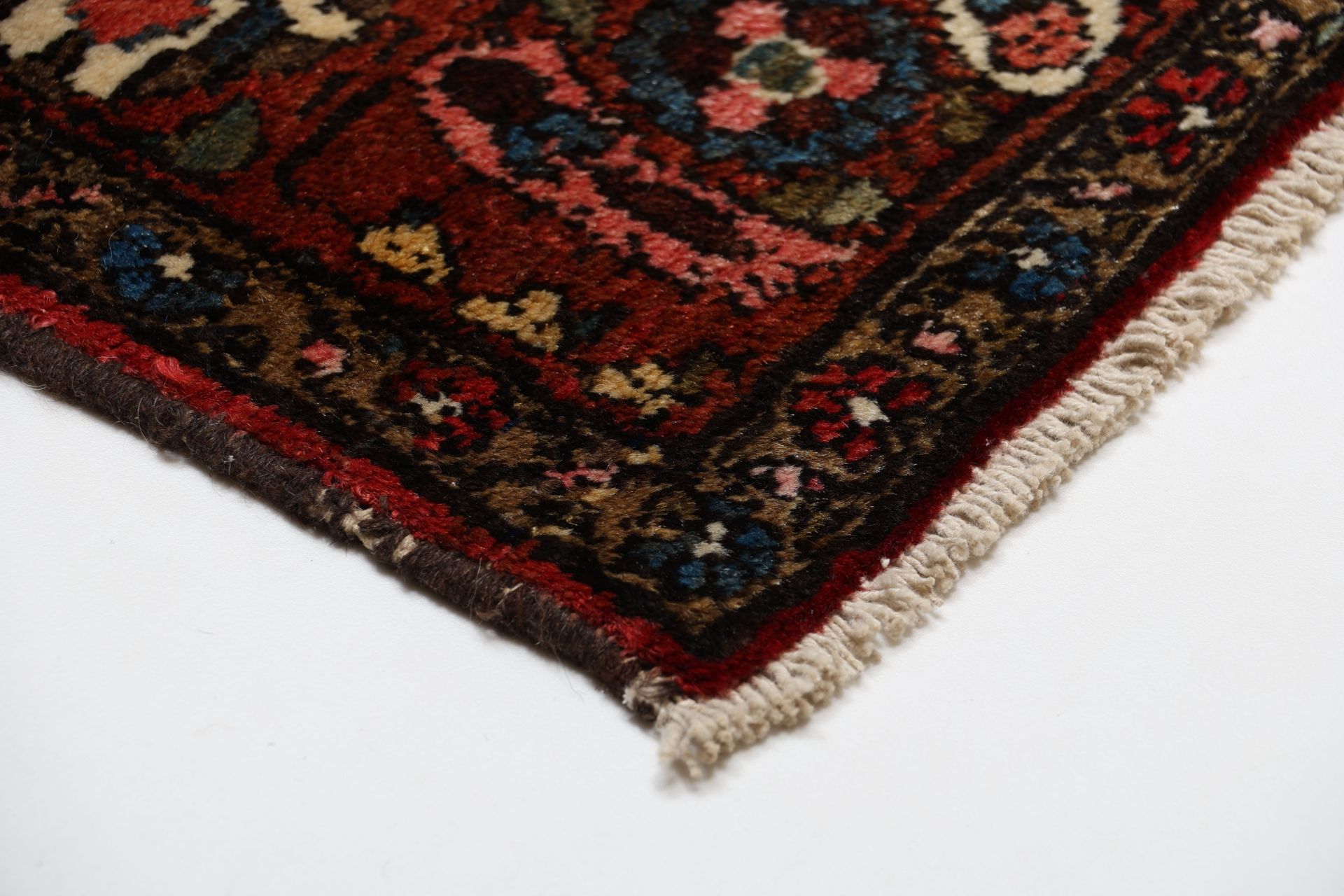 Antiker Perserteppich aus Iran, 140 × 215 cm