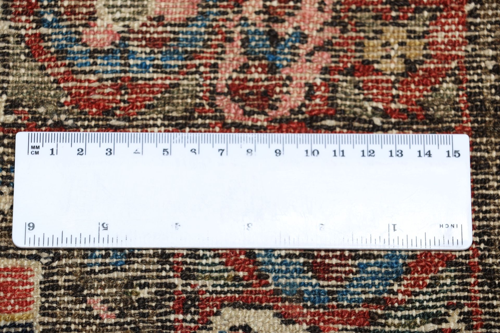 Antiker Perserteppich aus Iran, 140 × 215 cm