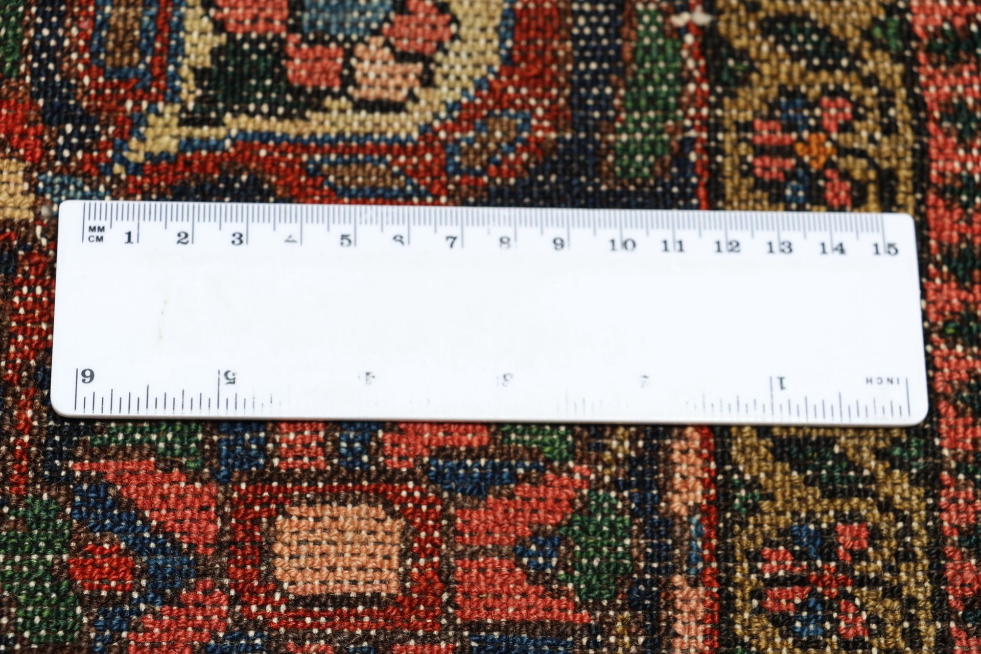 Antiker Bakhtiari Perserteppich aus Iran, 149 × 220 cm