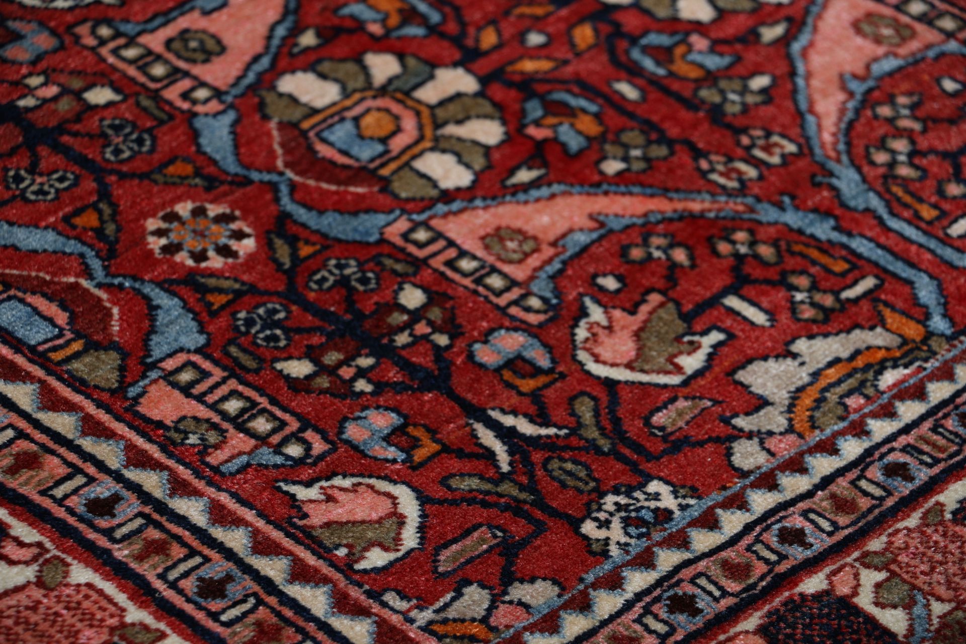 Perserteppich 135 × 225 cm aus Wolle, handgeknüpft