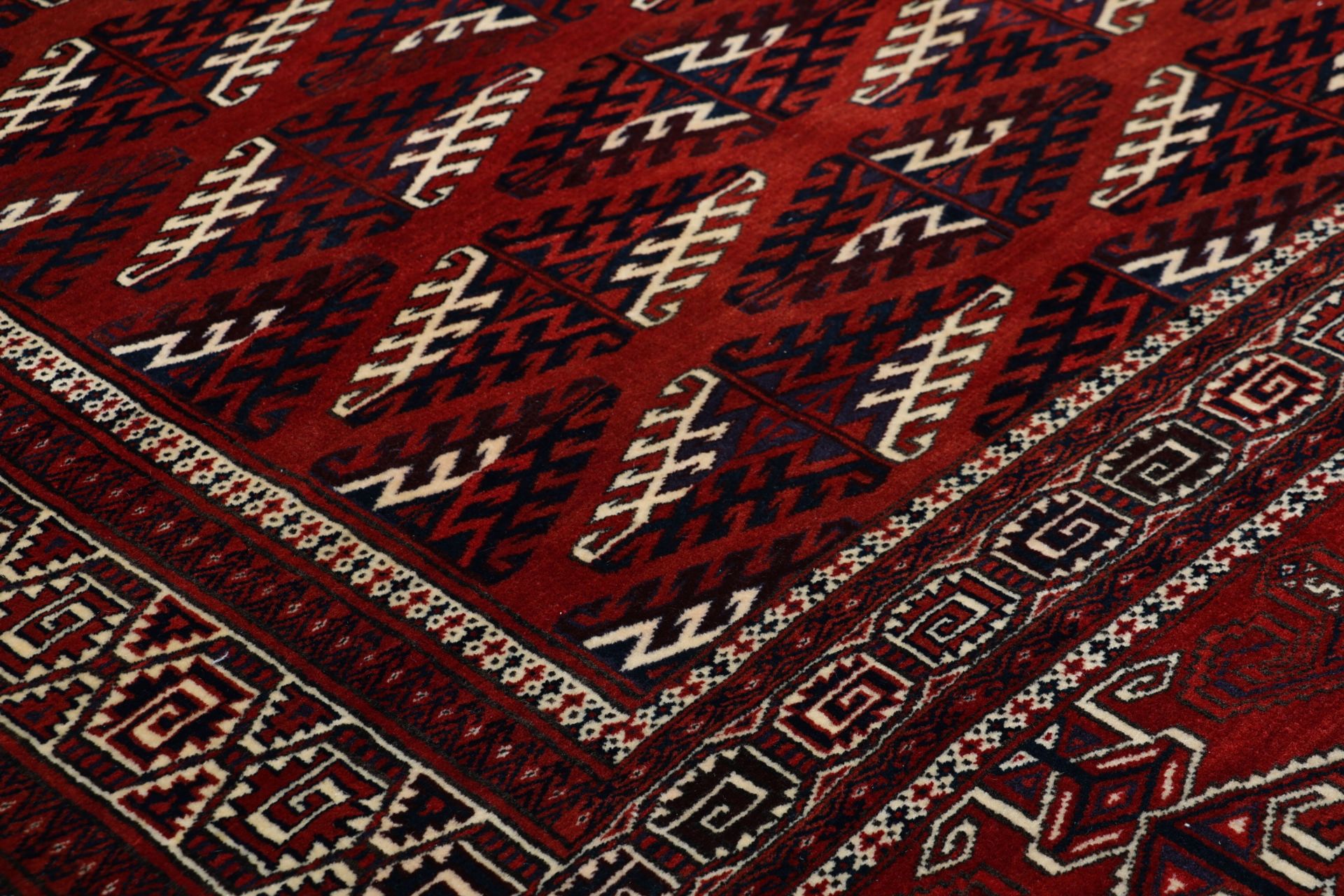 Handgeknüpfter Turkmen Perserteppich 230 × 340 cm