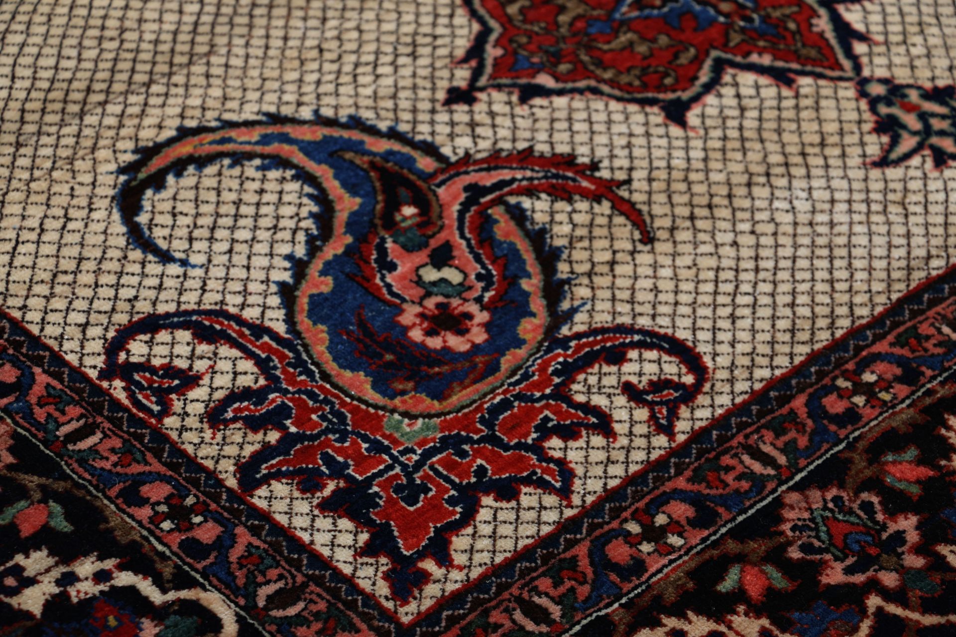 Antiker Perserteppich aus Iran, 150 × 222 cm