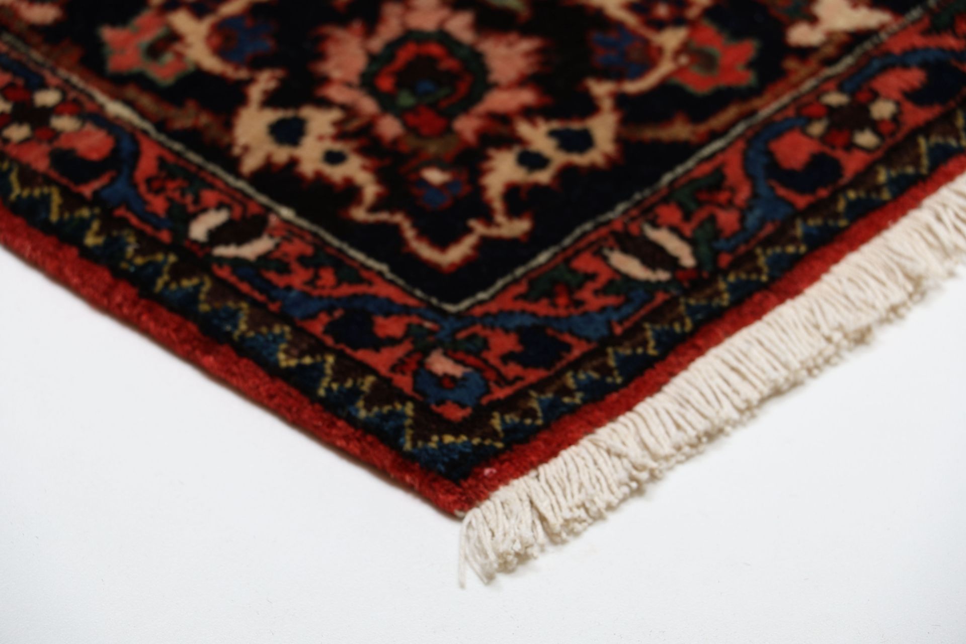 Antiker Perserteppich aus Iran, 150 × 222 cm