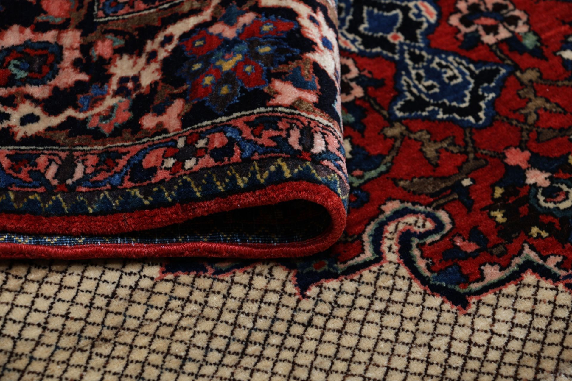 Antiker Perserteppich aus Iran, 150 × 222 cm