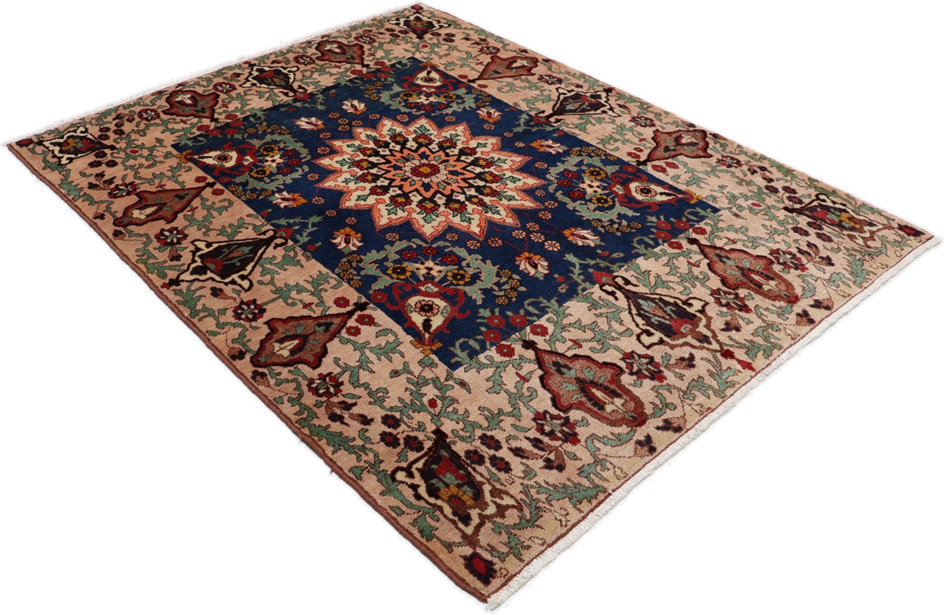 Antiker Bakhtiari Perserteppich aus Iran, 134 × 178 cm