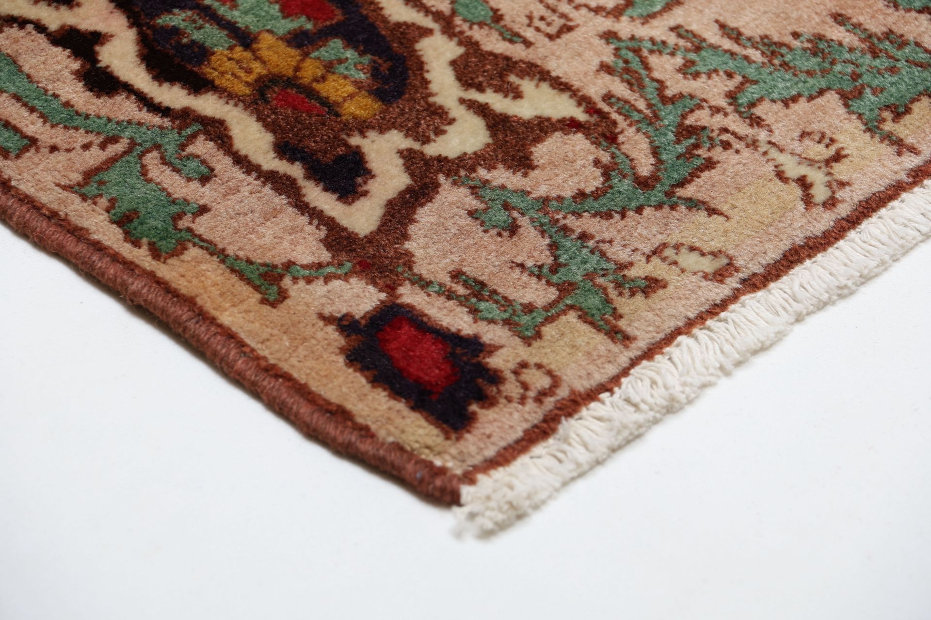 Antiker Bakhtiari Perserteppich aus Iran, 134 × 178 cm