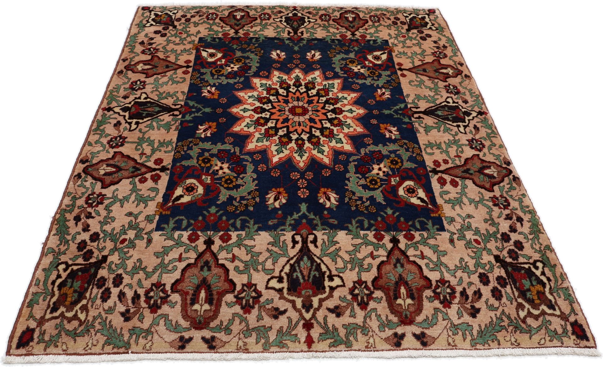 Antiker Bakhtiari Perserteppich aus Iran, 134 × 178 cm