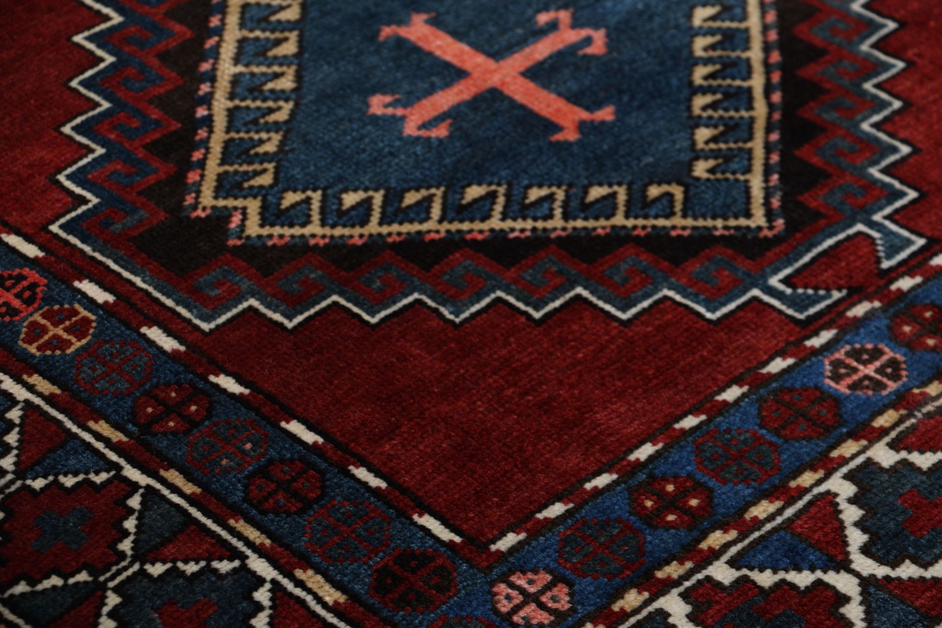 Antiker Kazak Perserteppich aus Iran, 112 × 205 cm