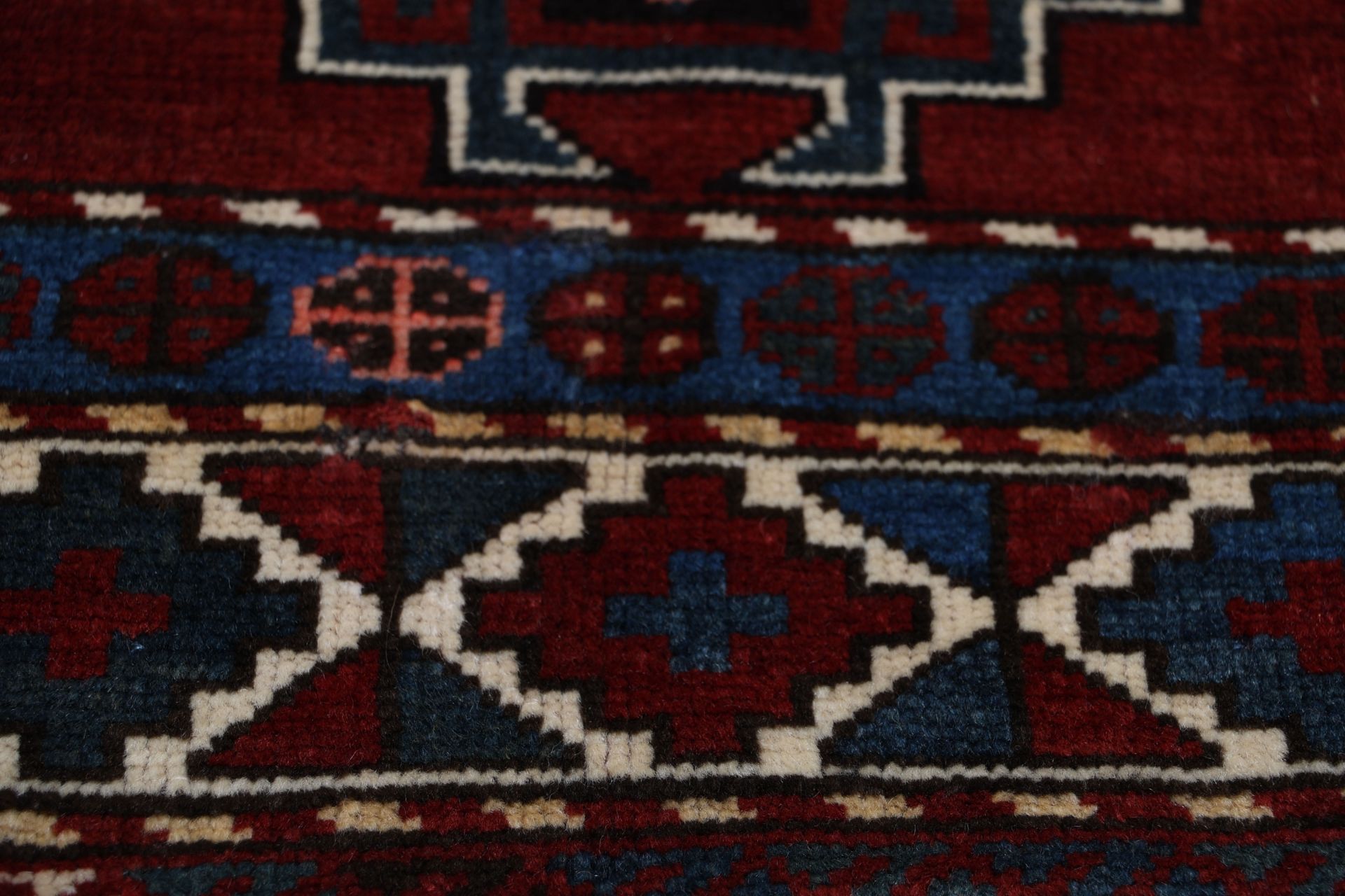 Antiker Kazak Perserteppich aus Iran, 112 × 205 cm