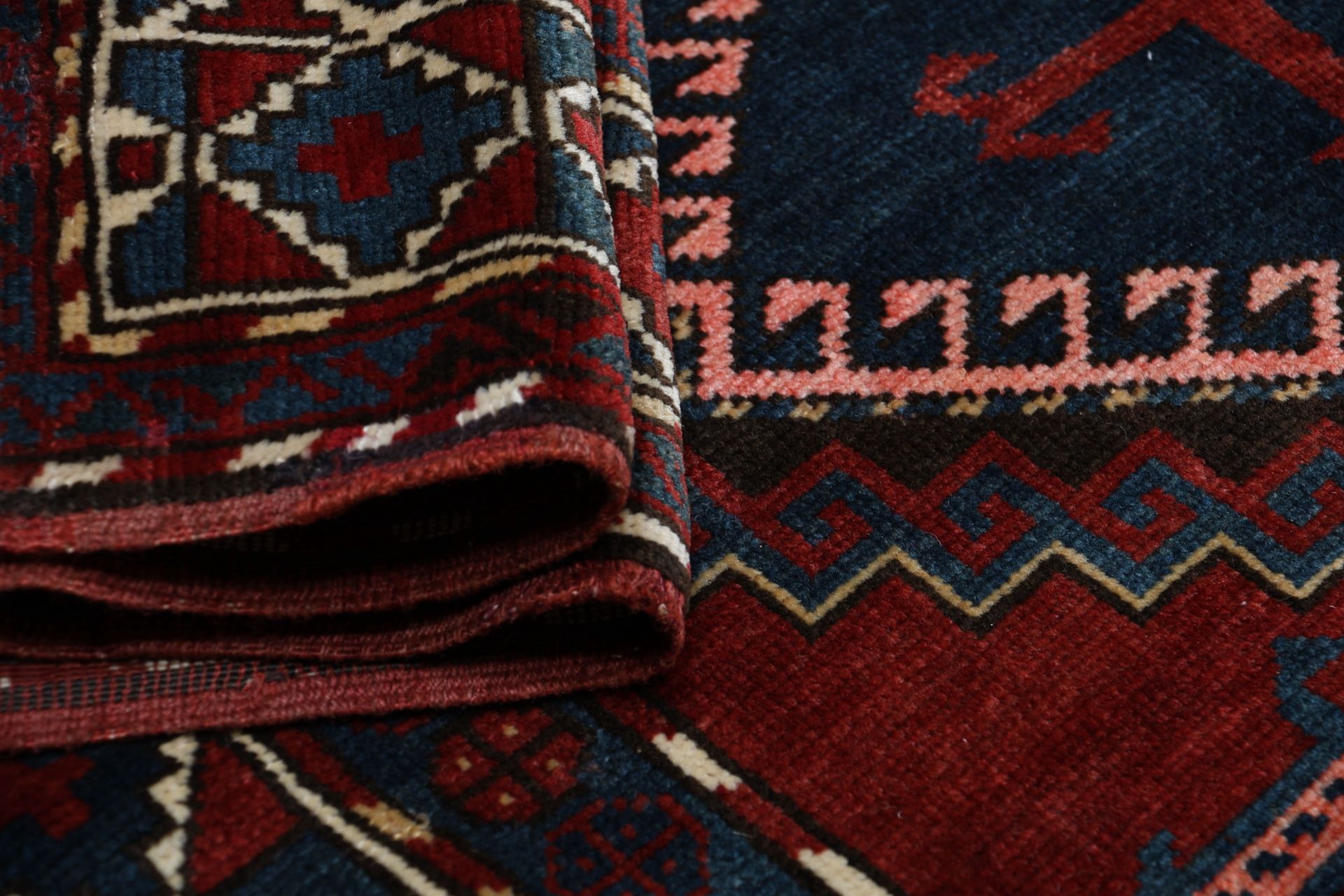 Antiker Kazak Perserteppich aus Iran, 112 × 205 cm