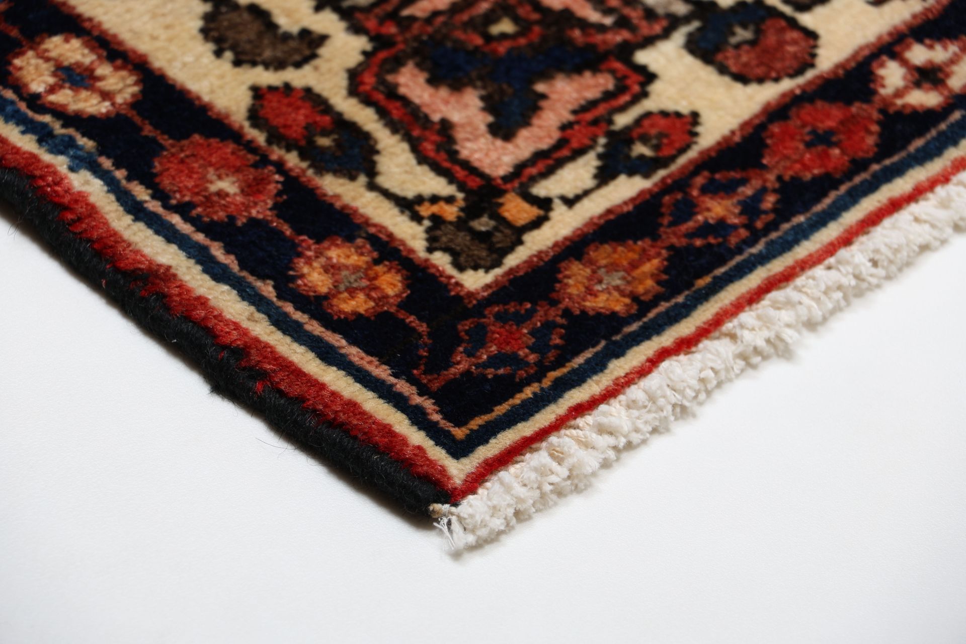 Bakhtiari Perserteppich 140 × 216 cm aus Wolle, handgeknüpft