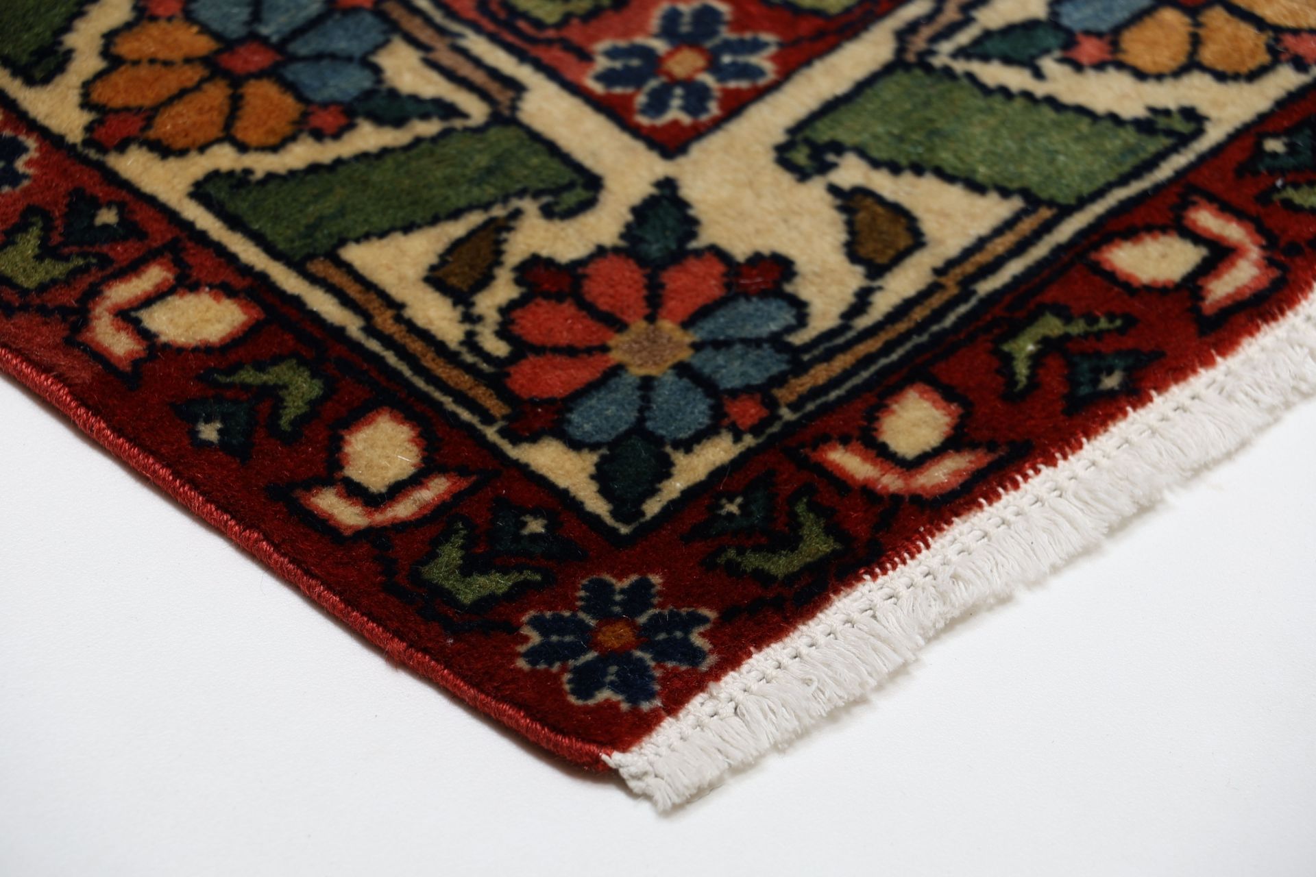 Perserteppich aus Iran, 150 × 185 cm