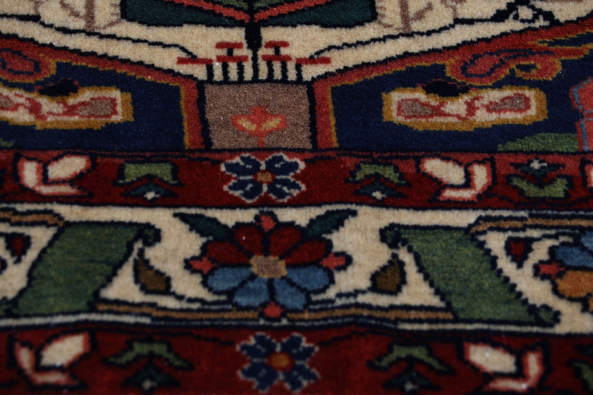 Perserteppich aus Iran, 150 × 185 cm