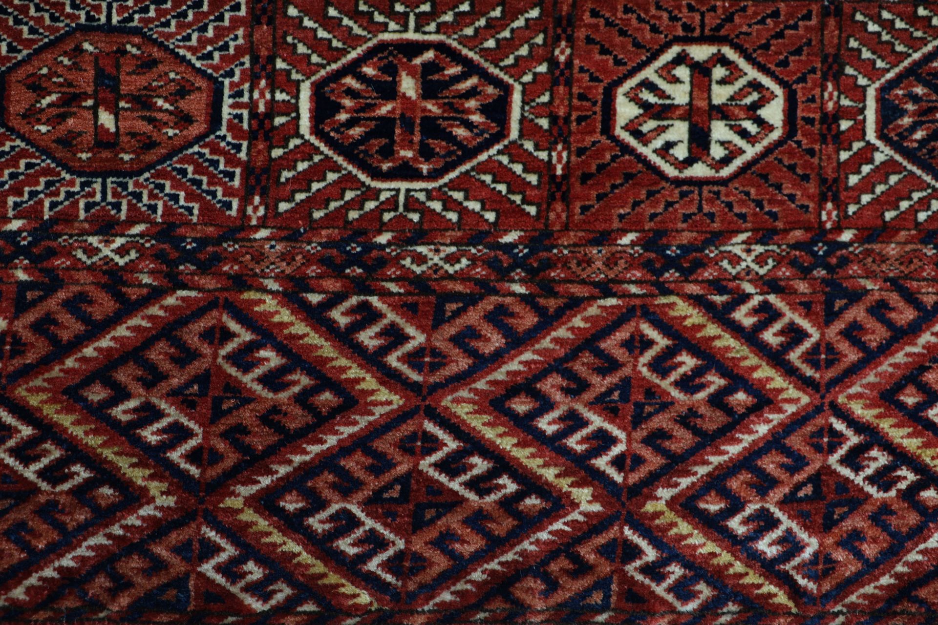 Turkmen Perserteppich aus Iran, 240 × 326 cm