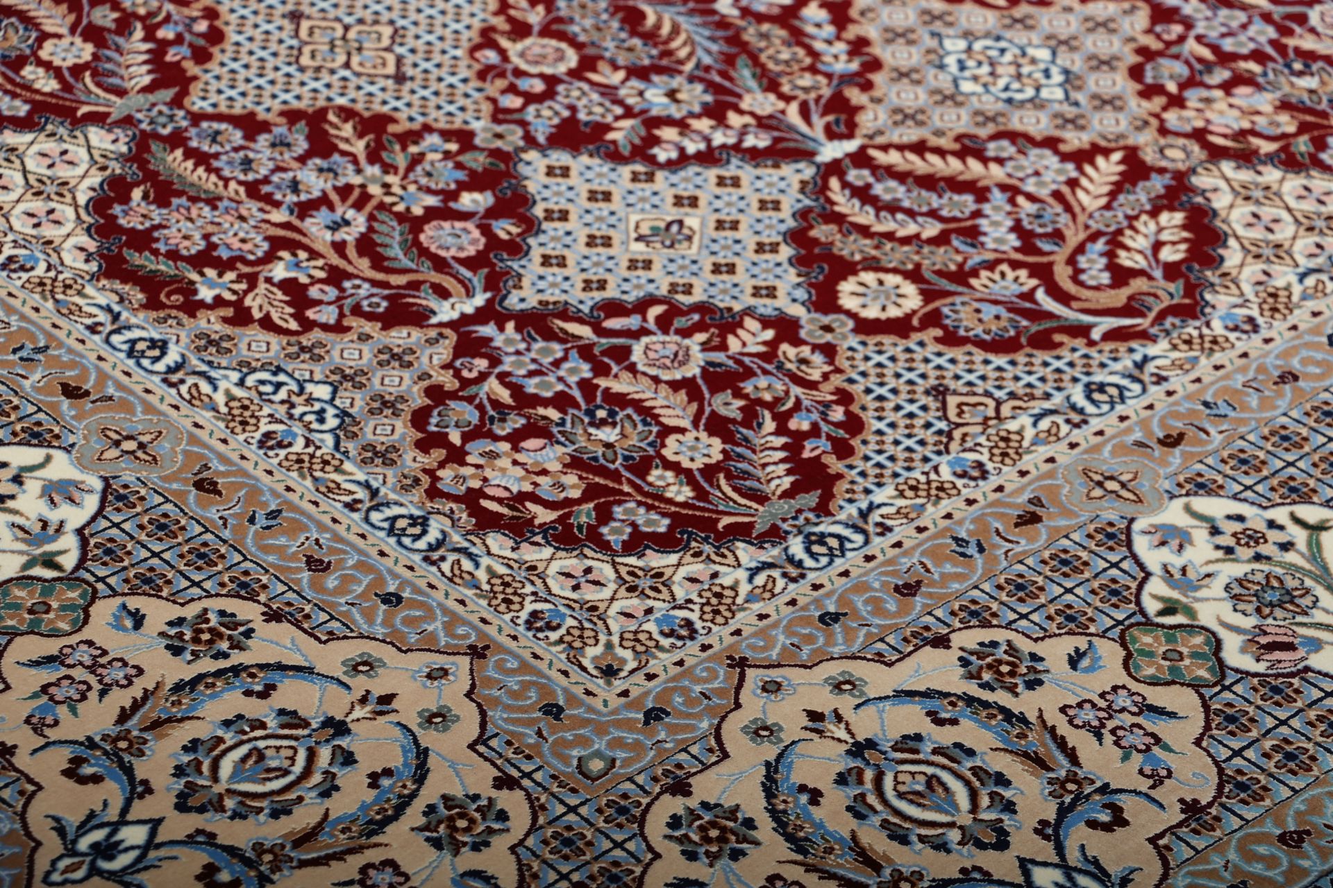 Handgeknüpfter Nain Perserteppich 210 × 265 cm