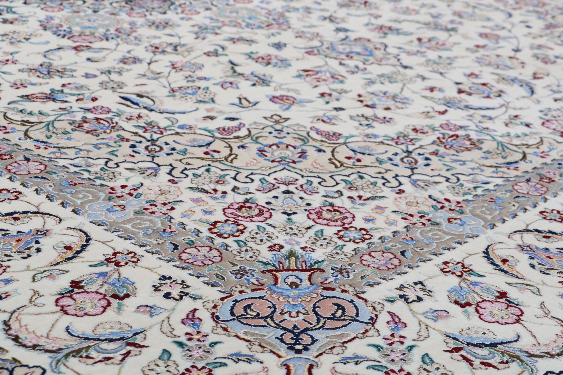 perserteppich-nain-250-x-355-cm-schurwolle-und-seide-handgeknupft-4 Nain Perserteppich 250 × 355 cm aus Wolle & Seide, handgeknüpft