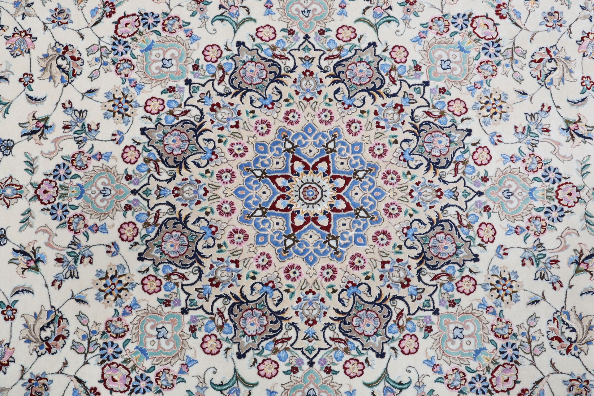 perserteppich-nain-250-x-355-cm-schurwolle-und-seide-handgeknupft-8 Nain Perserteppich 250 × 355 cm aus Wolle & Seide, handgeknüpft