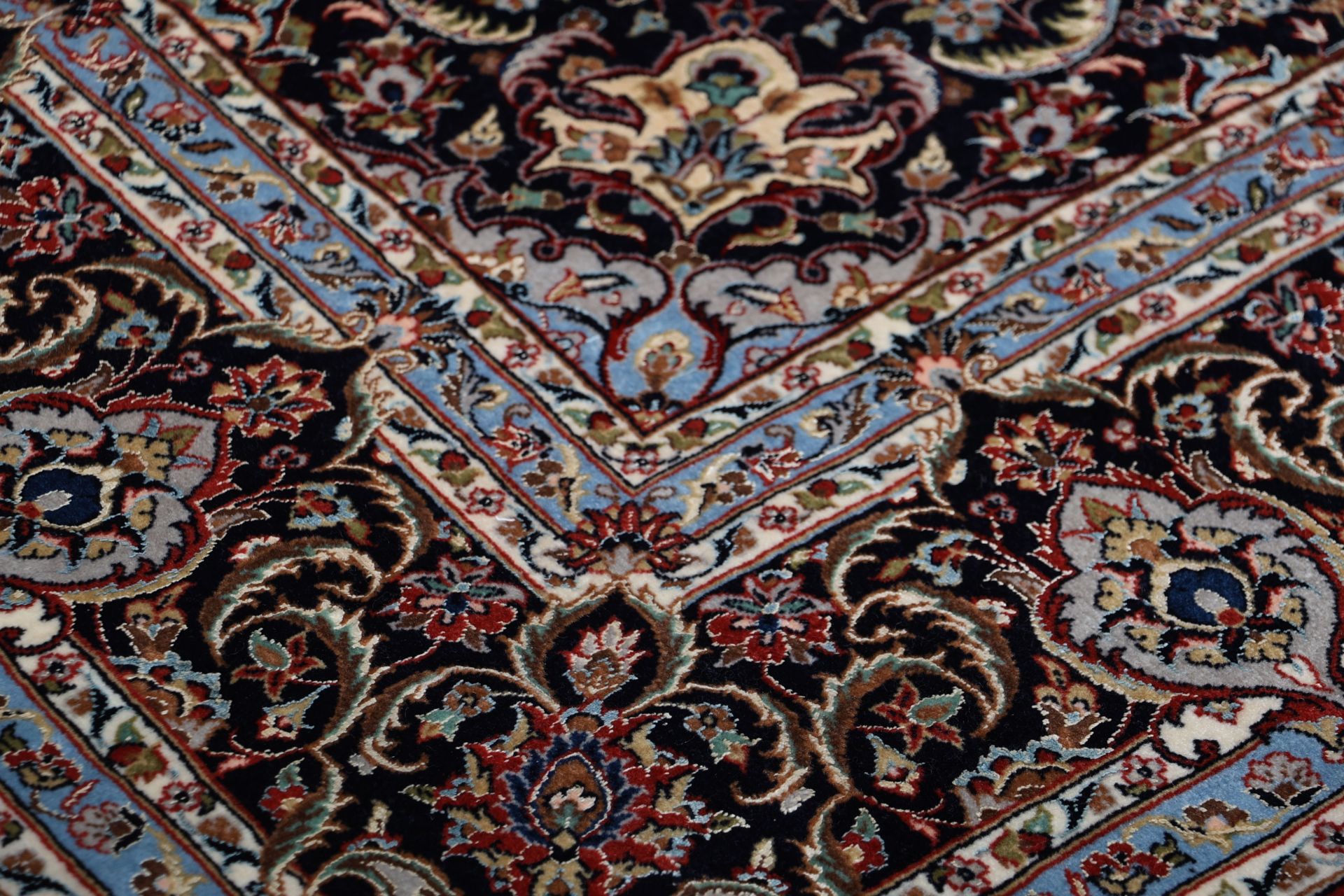 Handgeknüpfter Isfahan Perserteppich, 197 × 240 cm, Wolle & Seide
