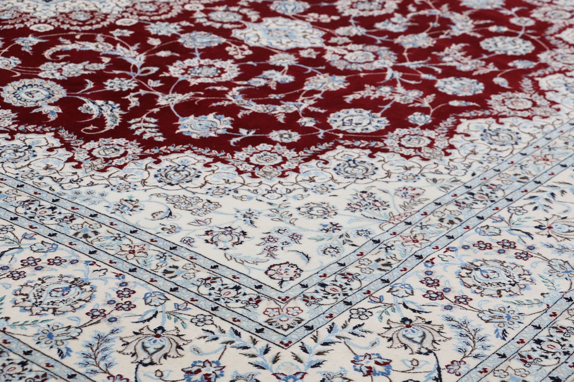 Nain Perserteppich aus Iran, 250 × 360 cm