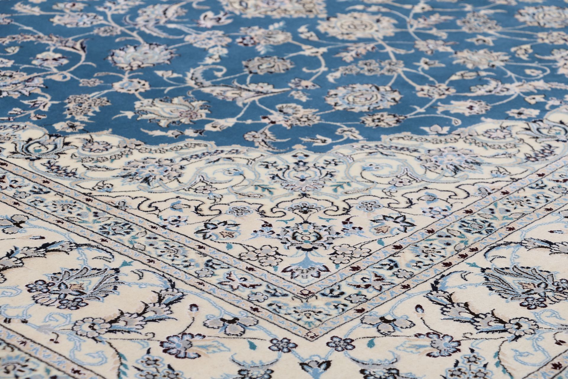 Handgeknüpfter Nain Perserteppich 210 × 312 cm
