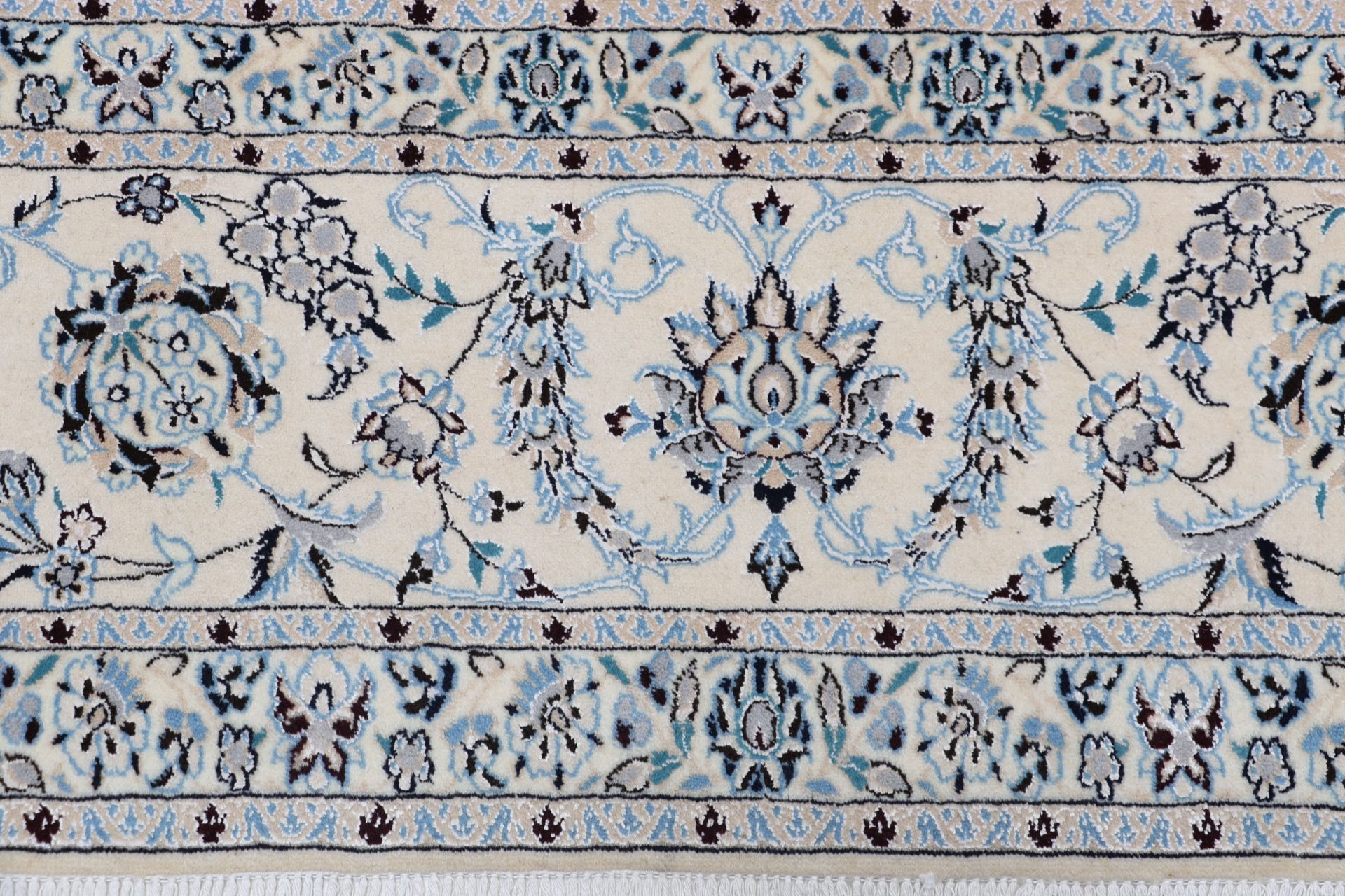 Handgeknüpfter Nain Perserteppich 210 × 312 cm