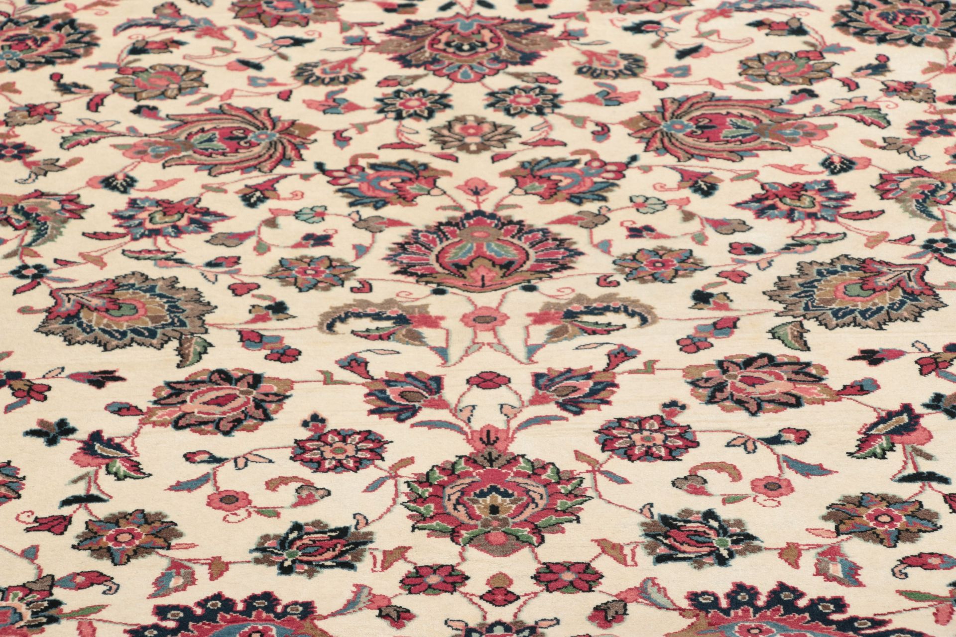 Sarough Perserteppich aus Iran, 327 × 415 cm