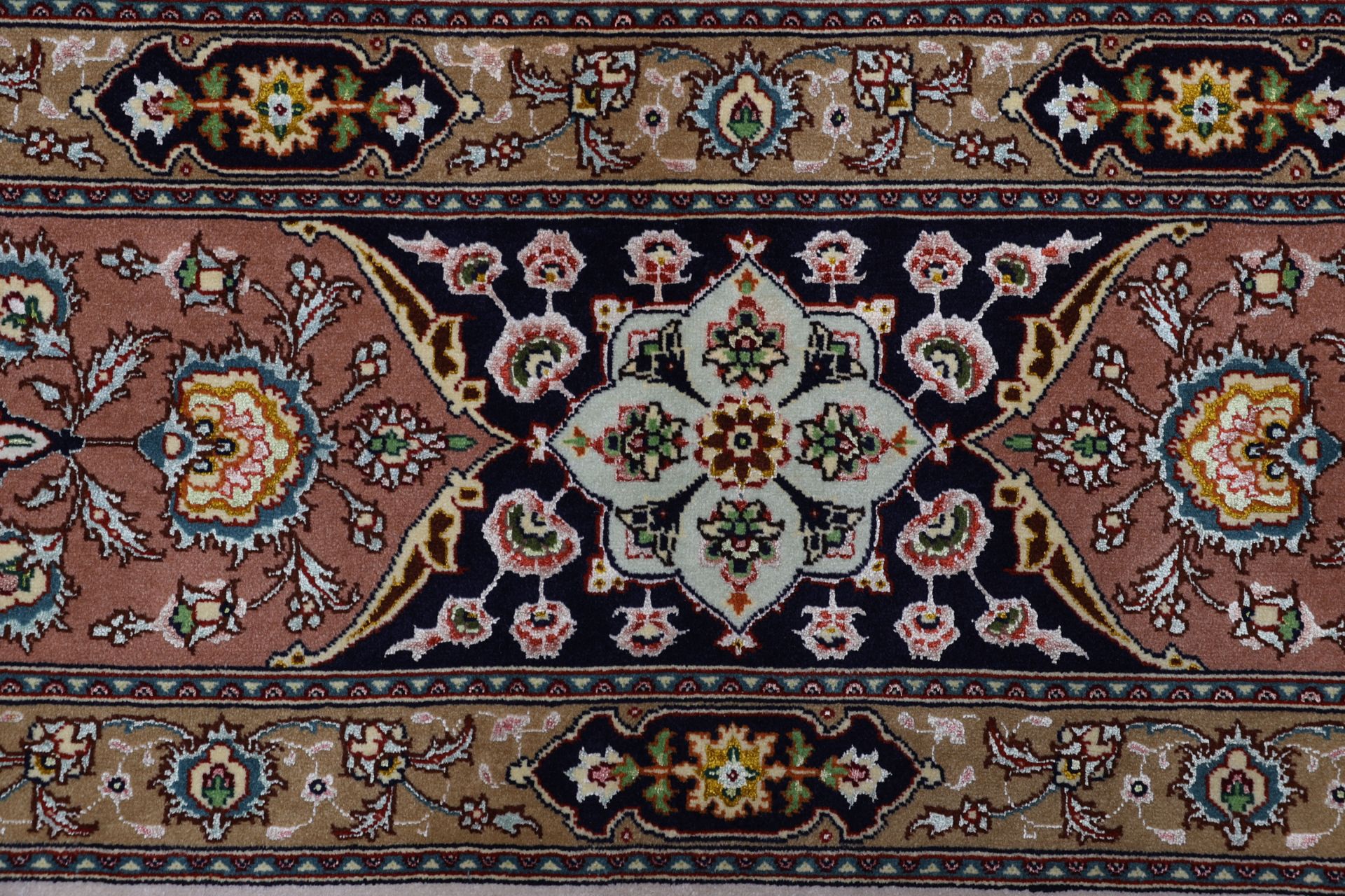 Täbriz Perserteppich aus Iran, 202 × 307 cm