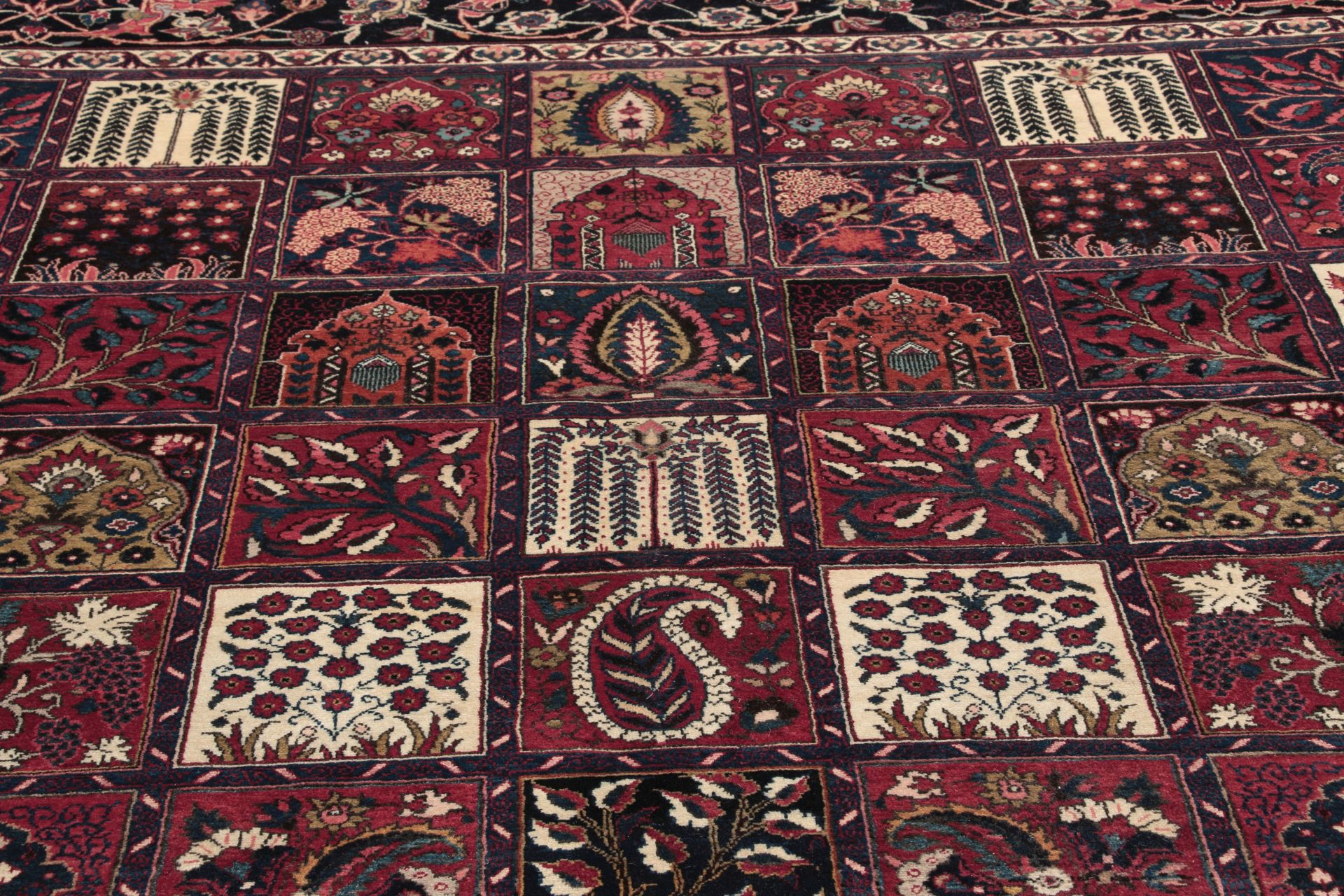 Bakhtiari Perserteppich aus Iran, 308 × 430 cm