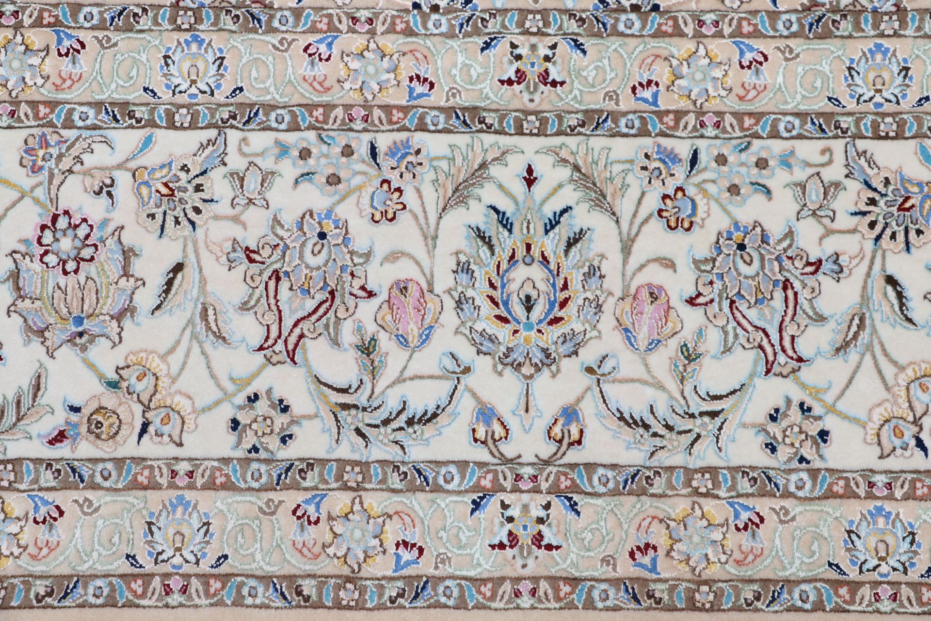 Nain Perserteppich 257 × 350 cm aus Wolle & Seide, handgeknüpft