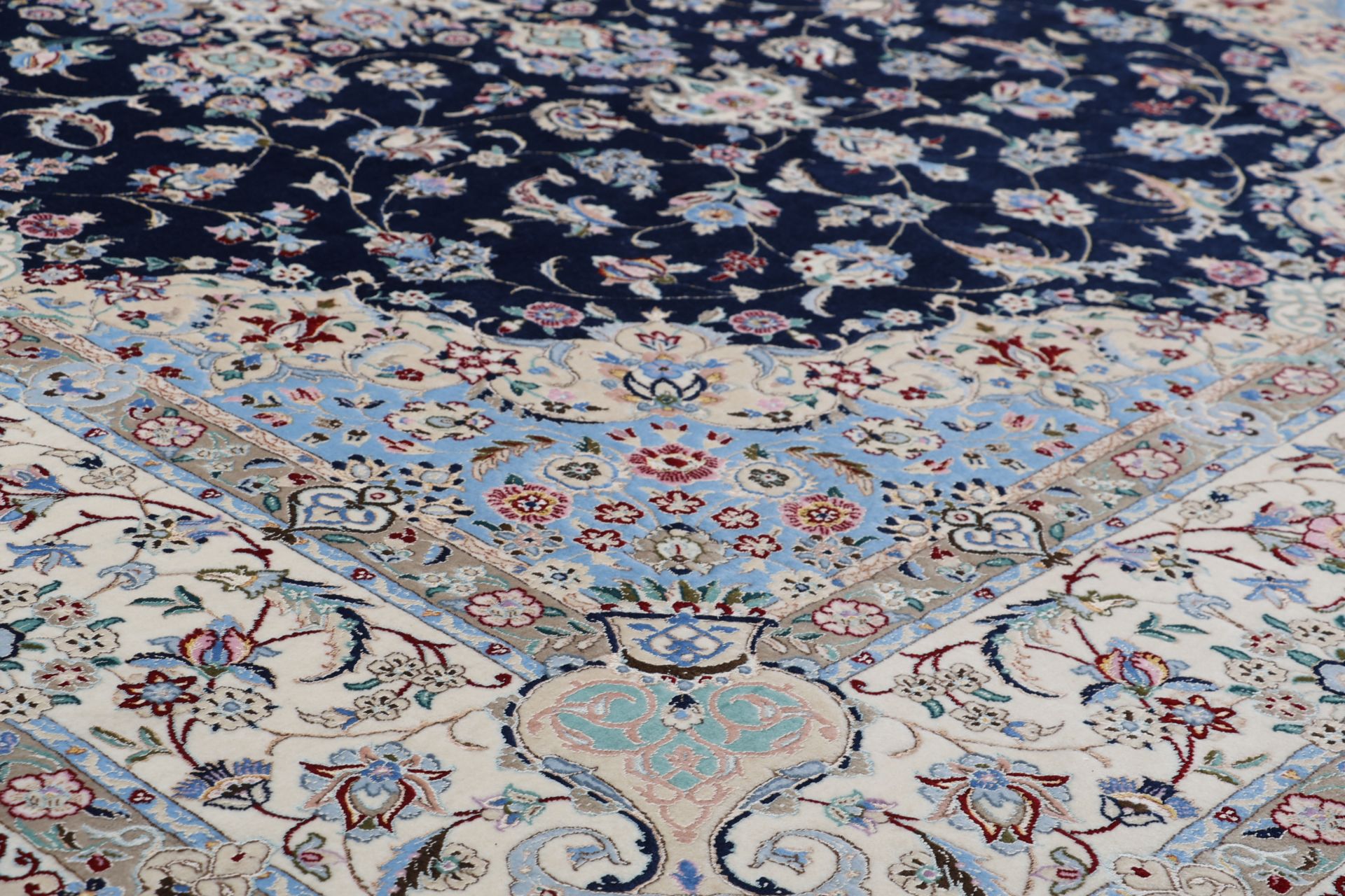 Nain Perserteppich aus Iran, 248 × 350 cm