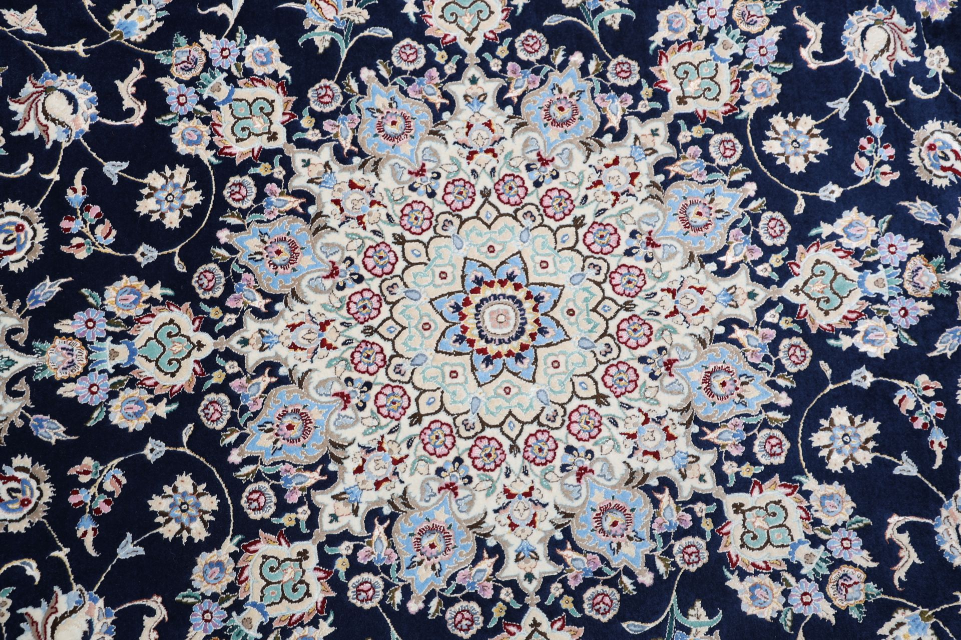 Nain Perserteppich aus Iran, 248 × 350 cm