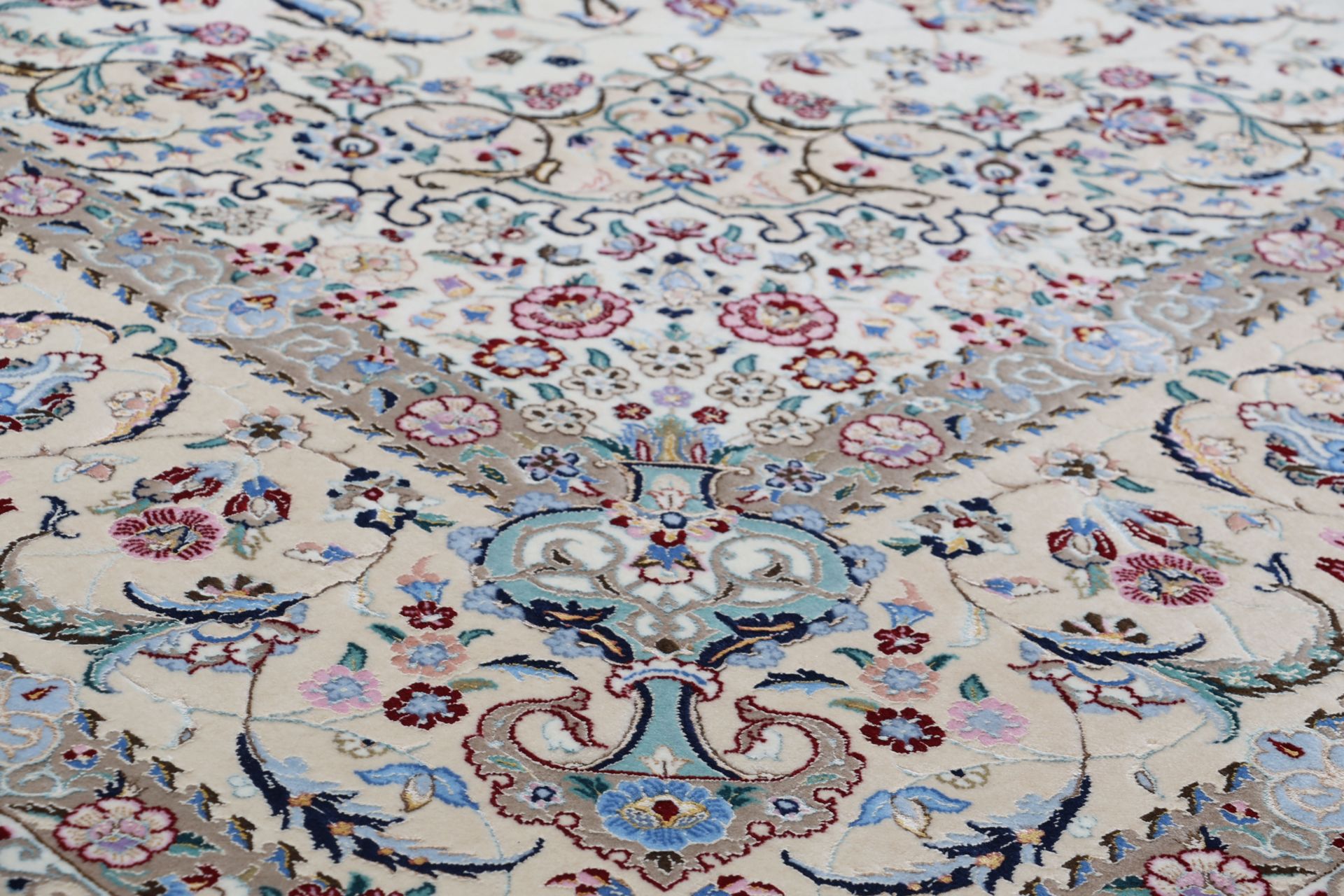 Nain Perserteppich 254 × 360 cm aus Wolle & Seide, handgeknüpft
