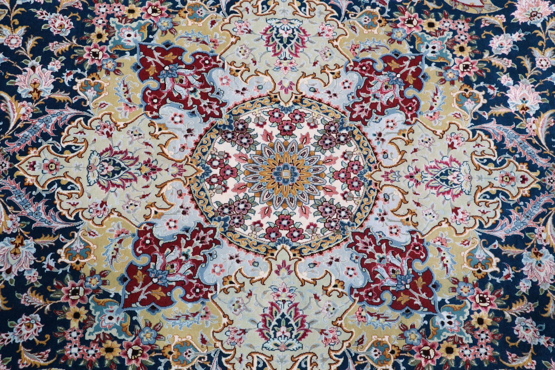 perserteppich-tabriz-245-x-370-cm-schurwolle-seide-handgeknupft-19 Handgeknüpfter Täbriz Perserteppich, 245 × 370 cm, Wolle & Seide