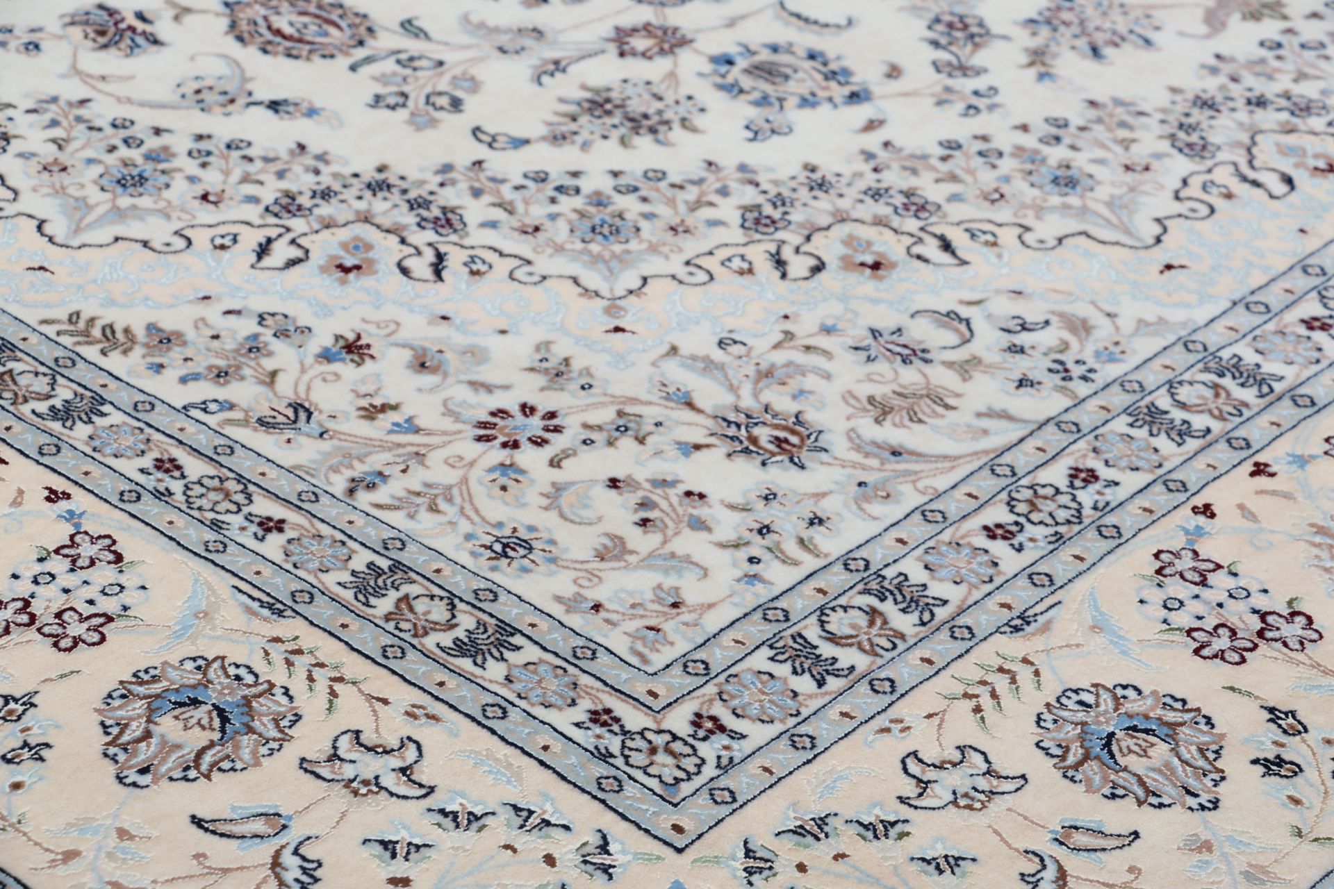 Nain Perserteppich aus Iran, 250 × 365 cm