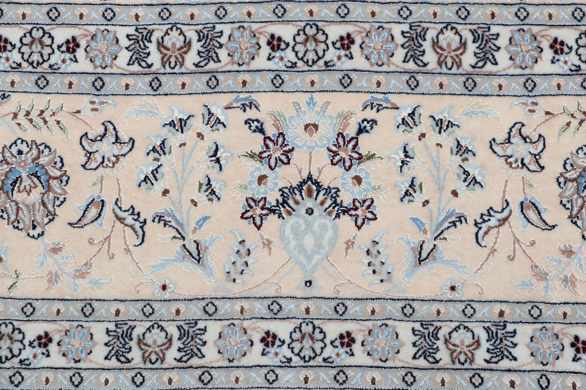 Nain Perserteppich aus Iran, 250 × 365 cm
