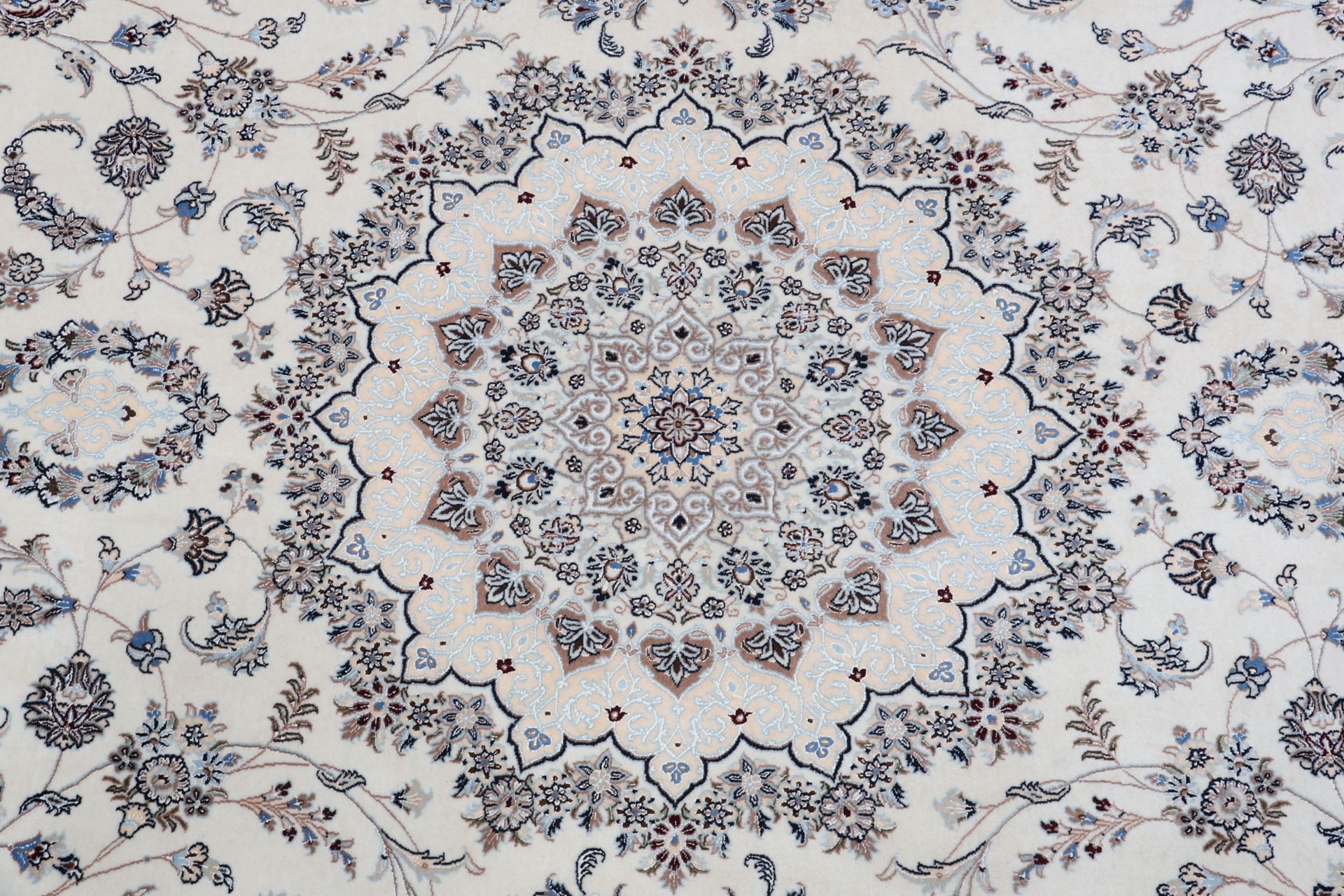 Nain Perserteppich aus Iran, 250 × 365 cm