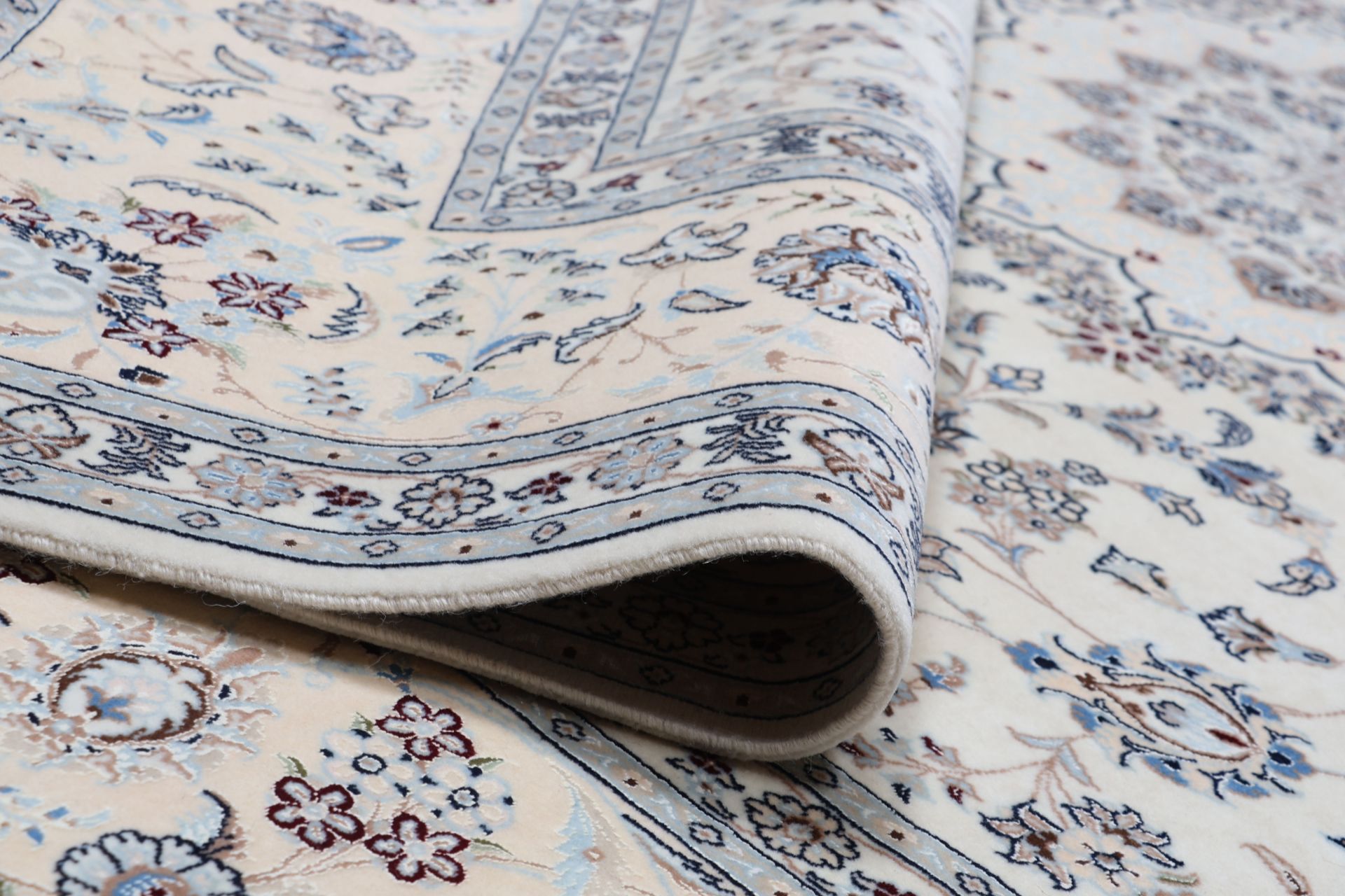 Nain Perserteppich aus Iran, 250 × 365 cm