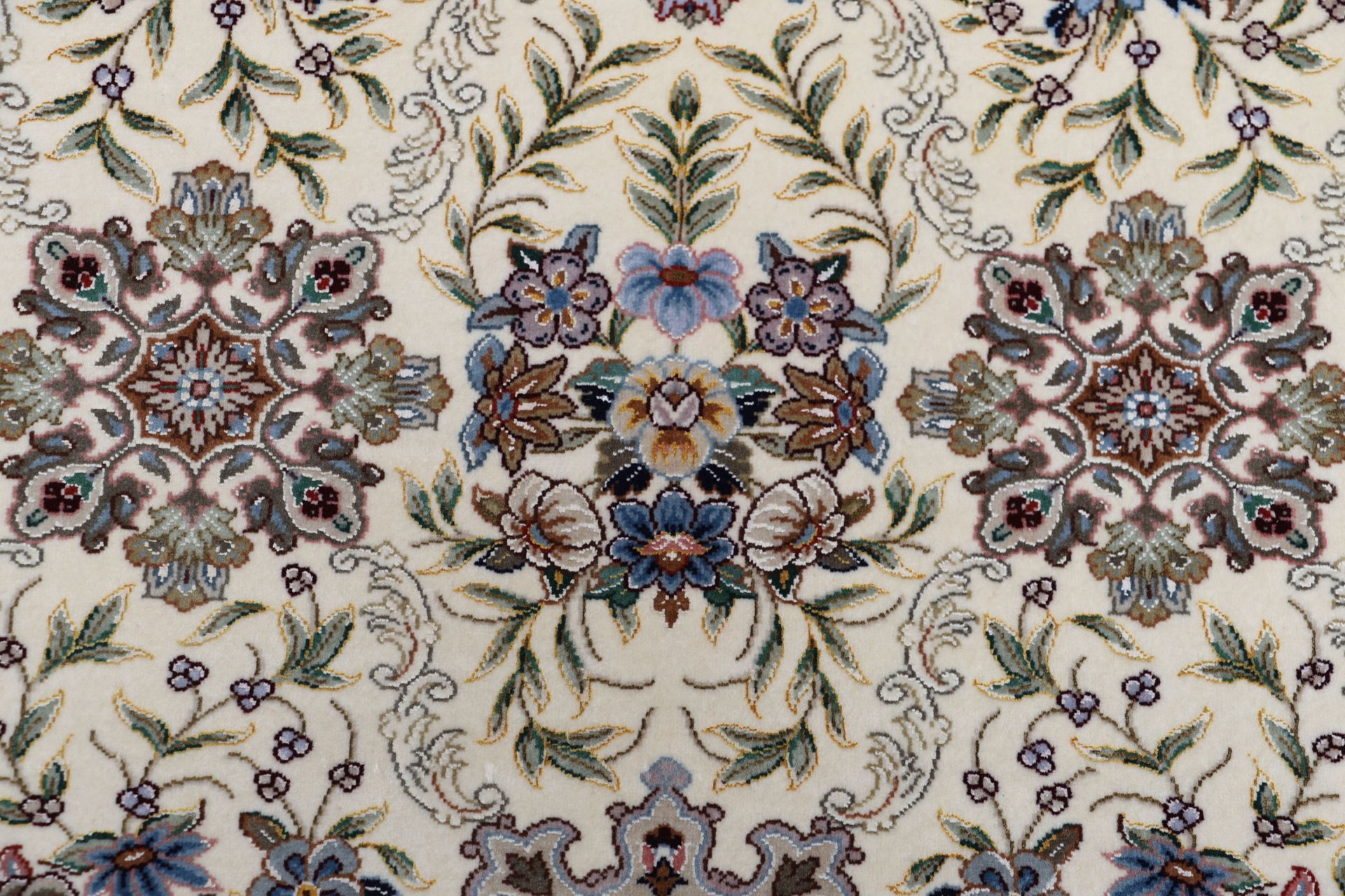 Isfahan Perserteppich aus Iran, 198 × 245 cm