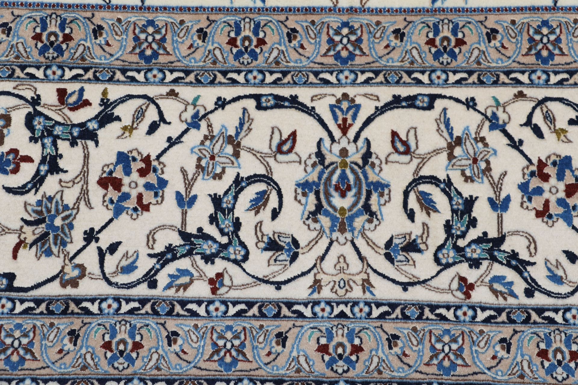 Nain Perserteppich aus Iran, 242 × 302 cm