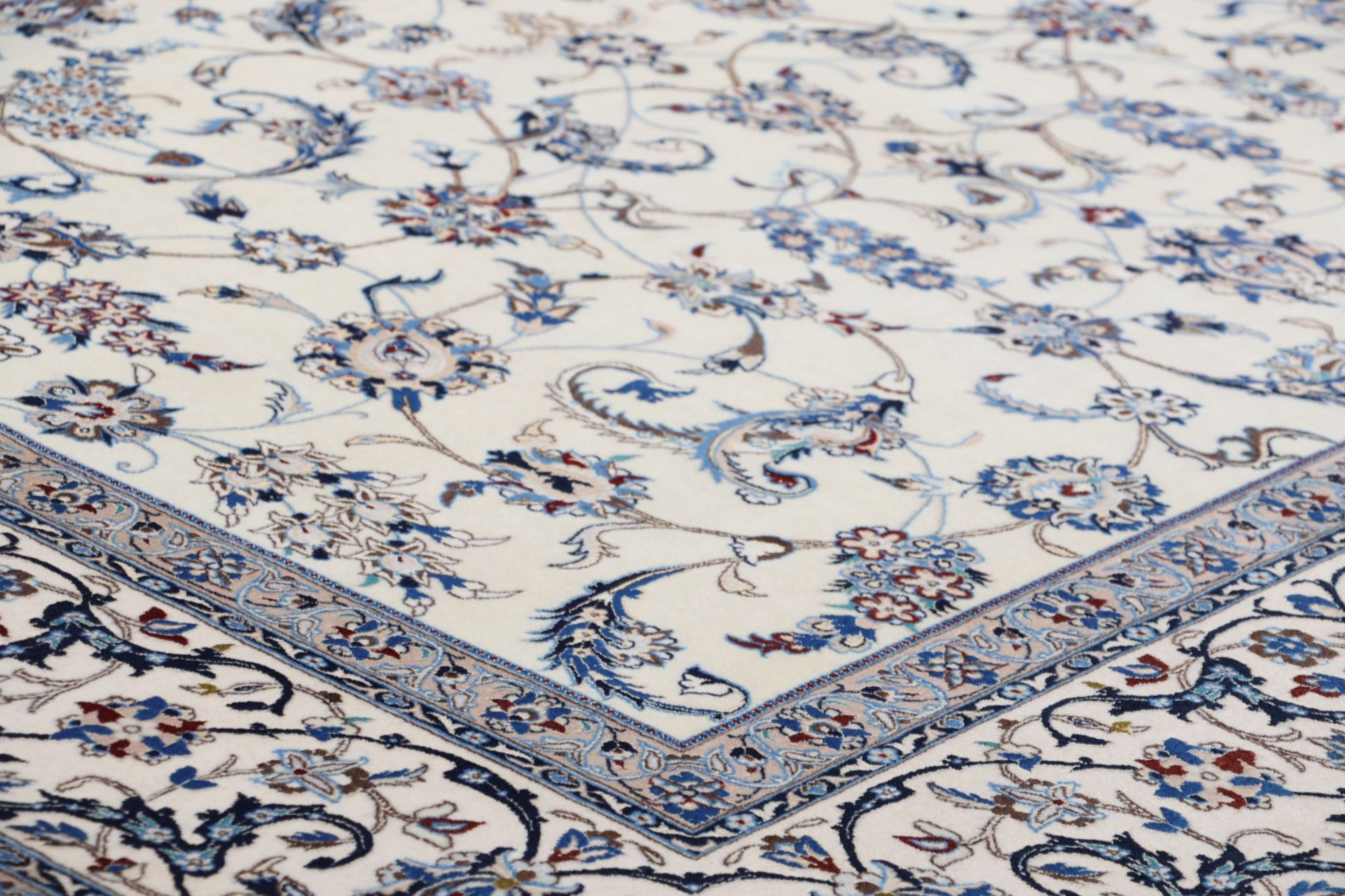 Nain Perserteppich aus Iran, 242 × 302 cm