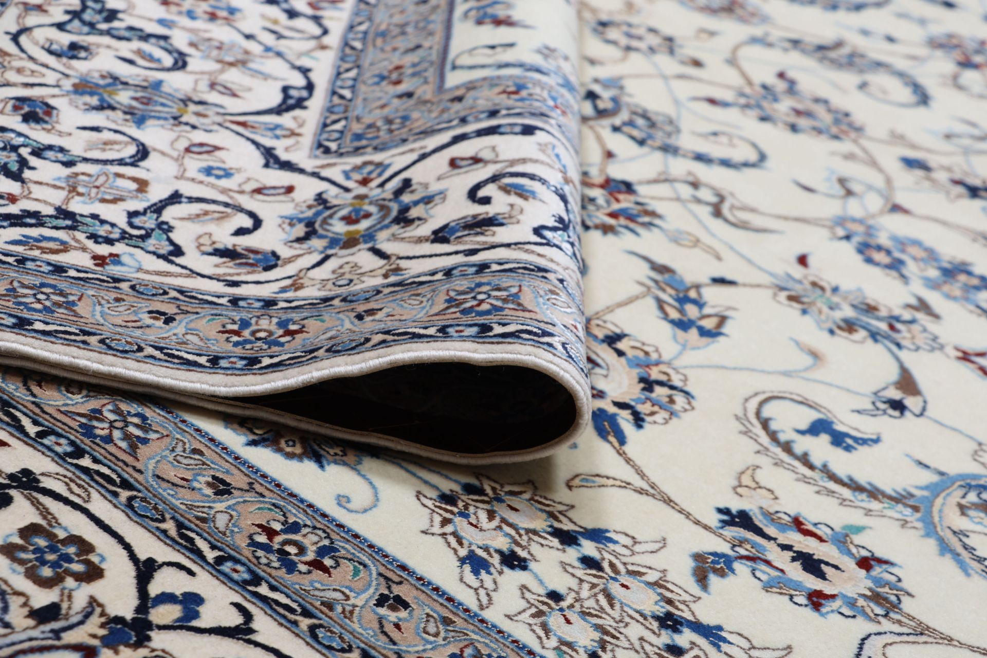 Nain Perserteppich aus Iran, 242 × 302 cm