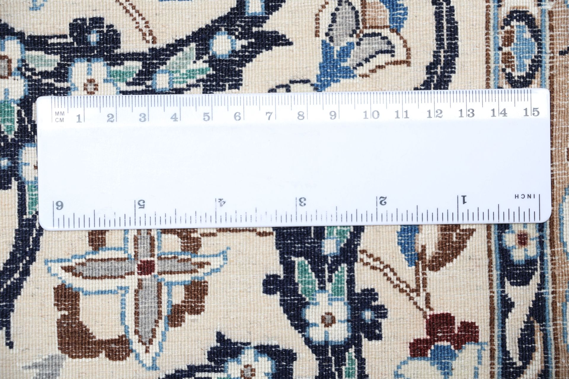 Nain Perserteppich aus Iran, 242 × 302 cm