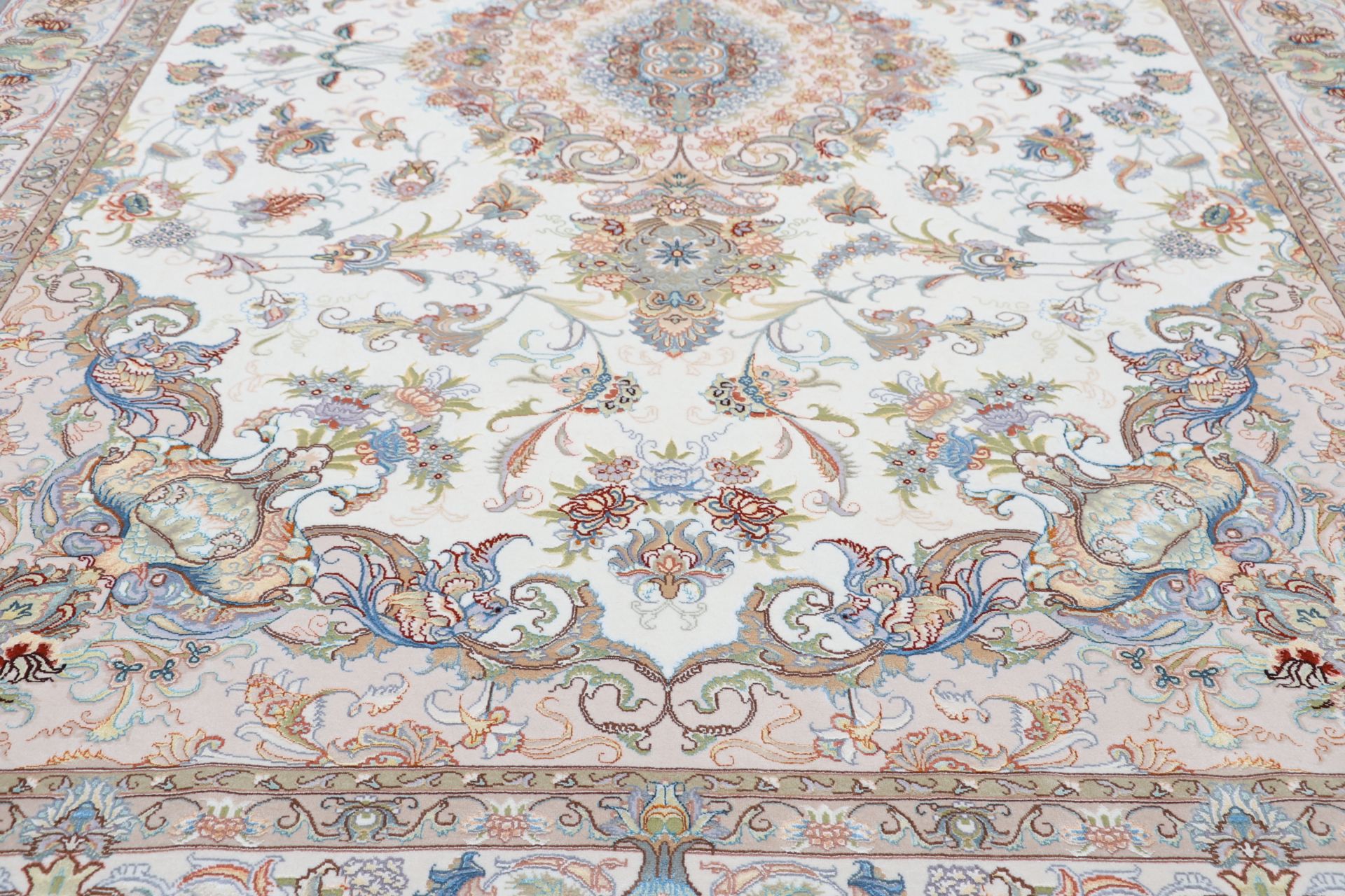 Täbriz Perserteppich 205 × 312 cm aus Wolle & Seide, handgeknüpft